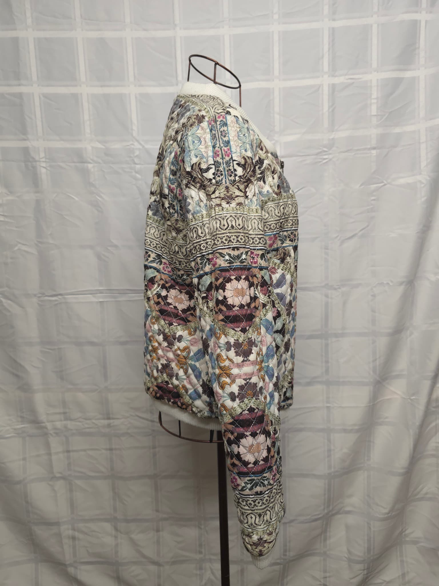 We Are Kindred Quilted Bomber Jacket Floral Print Multicolour Women's 8 — photo 4 of 8