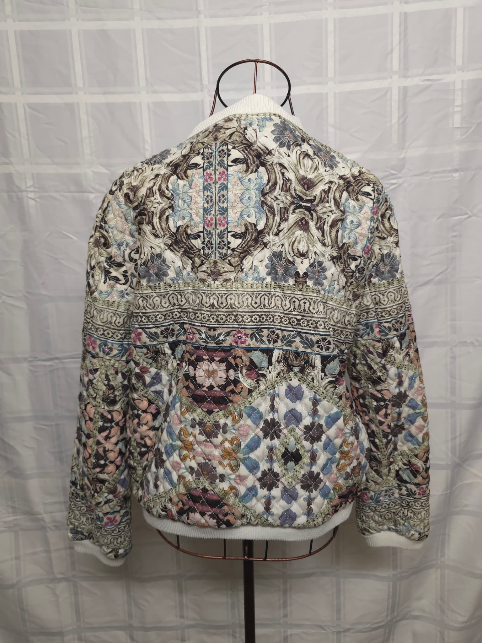 We Are Kindred Quilted Bomber Jacket Floral Print Multicolour Women's 8 — photo 7 of 8