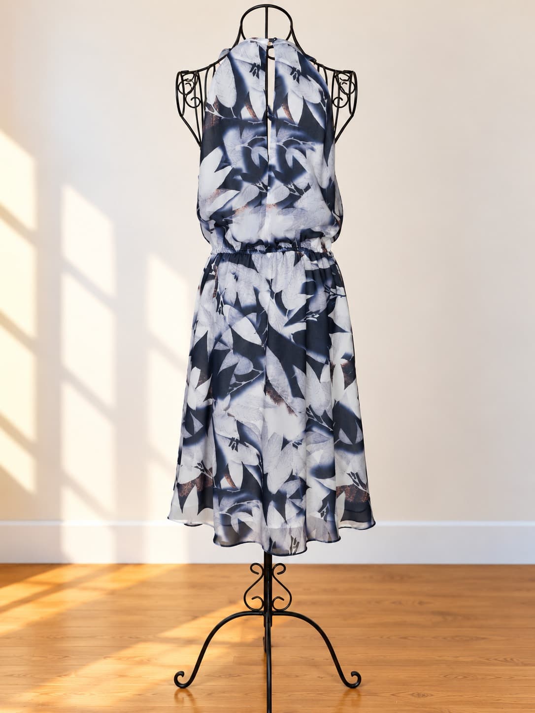 Witchery Sleeveless Halter Neck Dress Leaf Print Black and White Women's 10 — photo 4 of 4