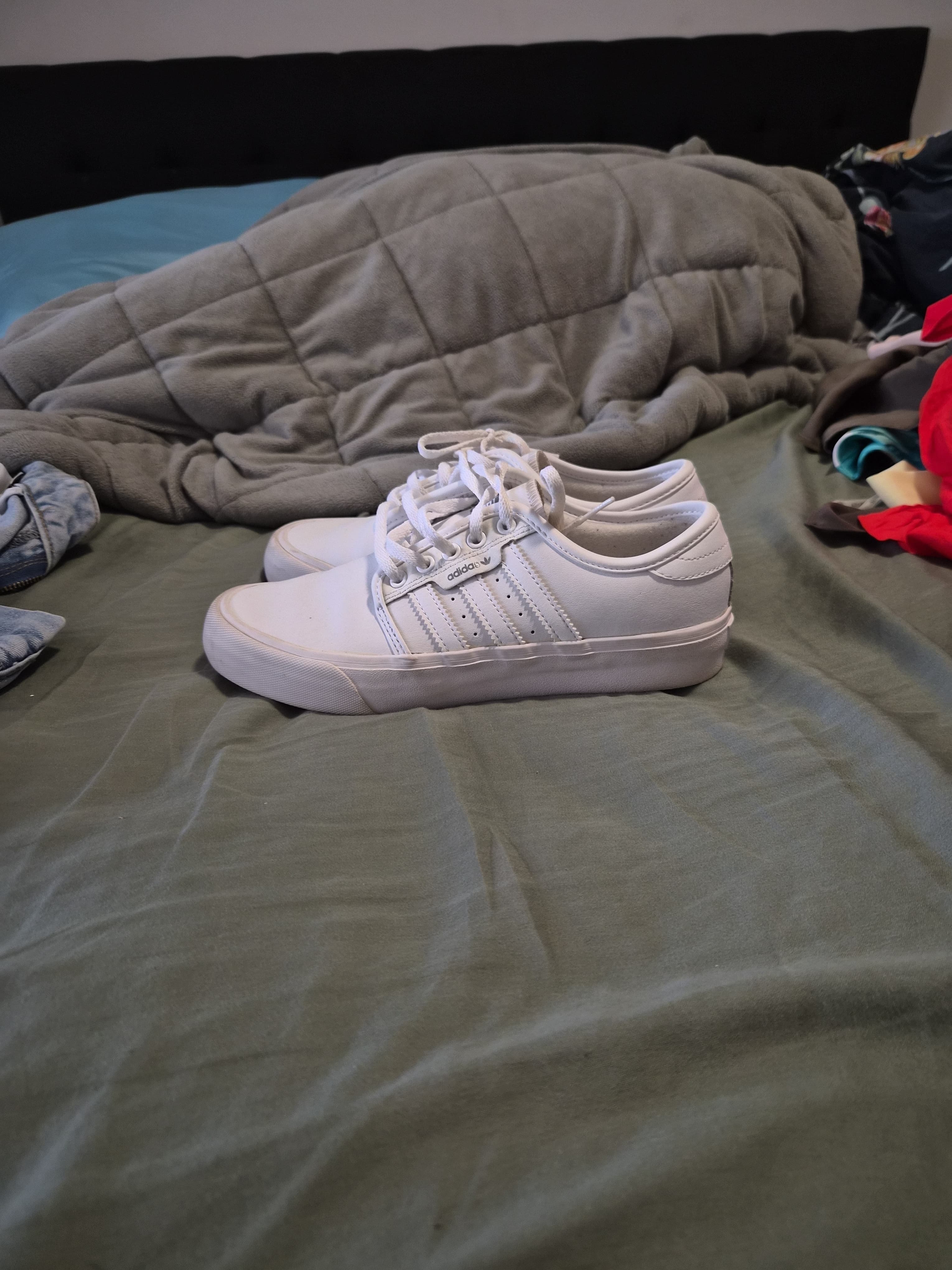 White Adidas sneakers US size 6 — photo 2 of 3