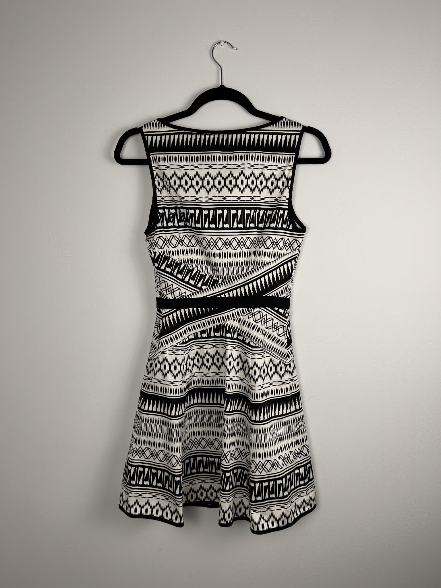 Portmans Black And White Tribal Print Sleeveless Fit And Flare Dress Size 6 — photo 6 of 6