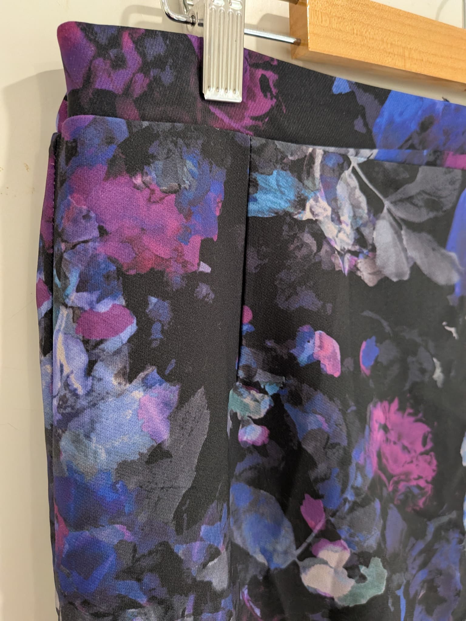 Floral Pencil Skirt Size 12 Black Blue Purple Polyester Blend — photo 4 of 7