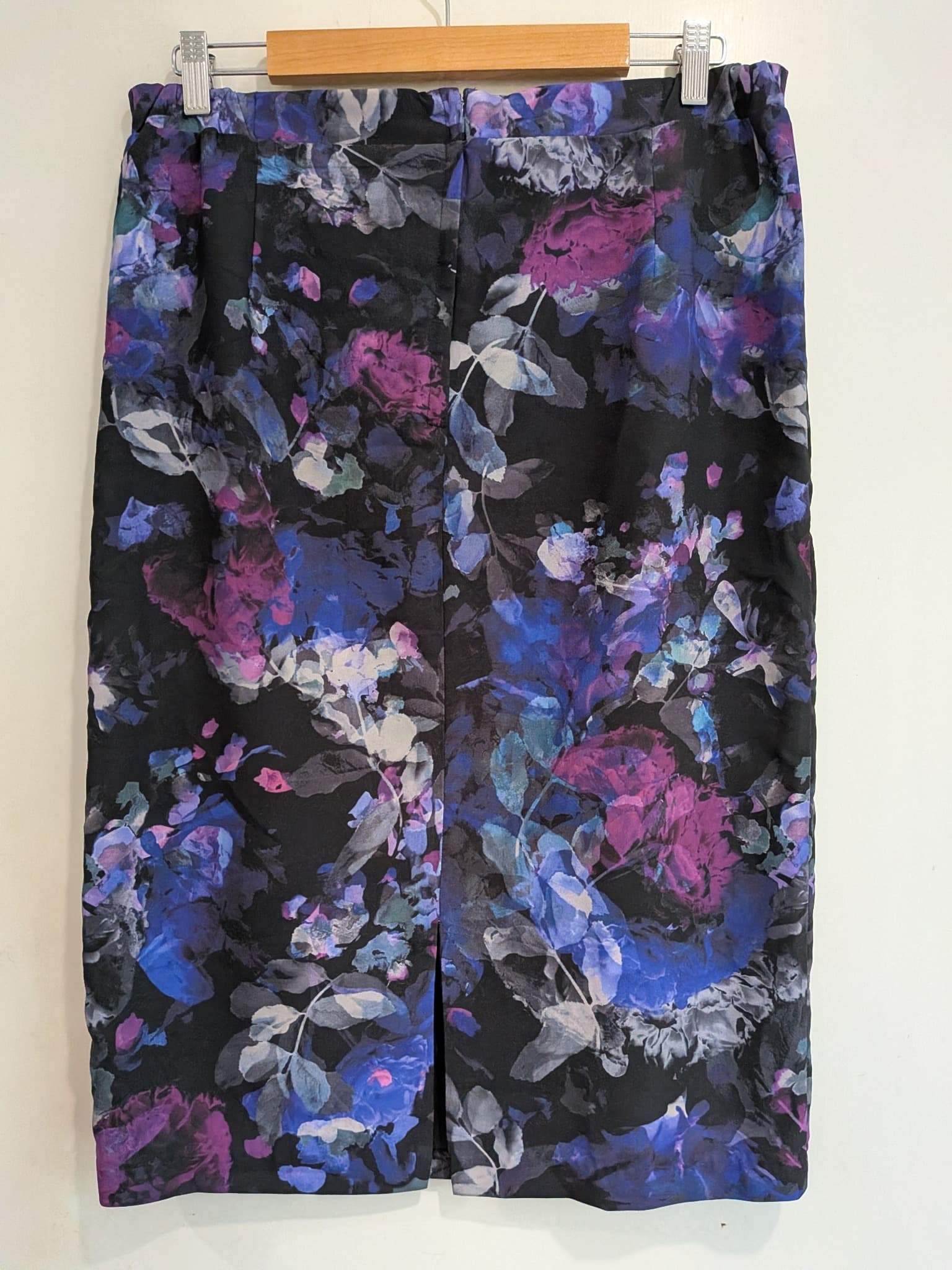 Floral Pencil Skirt Size 12 Black Blue Purple Polyester Blend — photo 7 of 7
