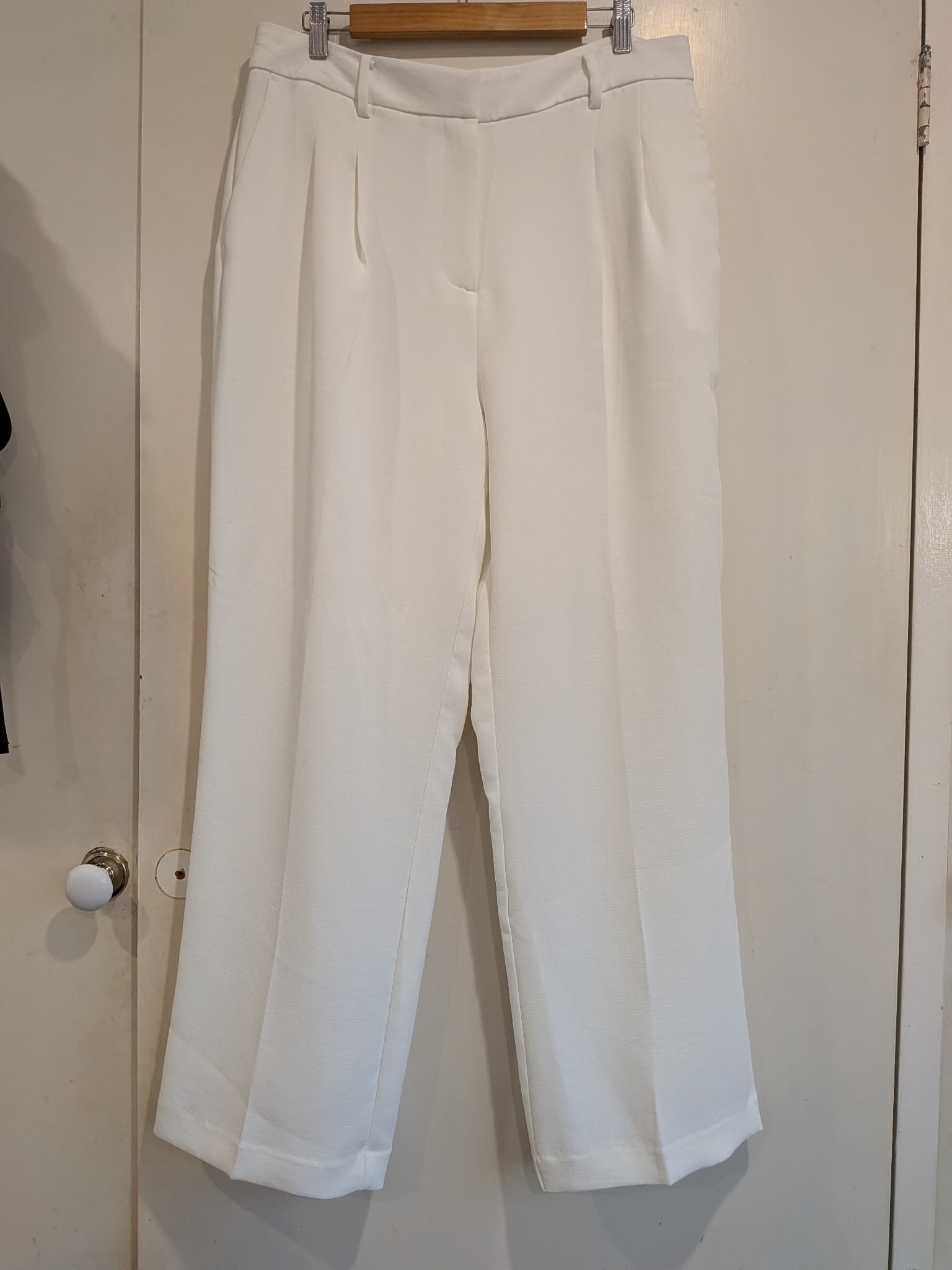 Forever New Women's Ivory High-Waisted Pleated Wide-Leg Trousers Size 16 — photo 2 of 10