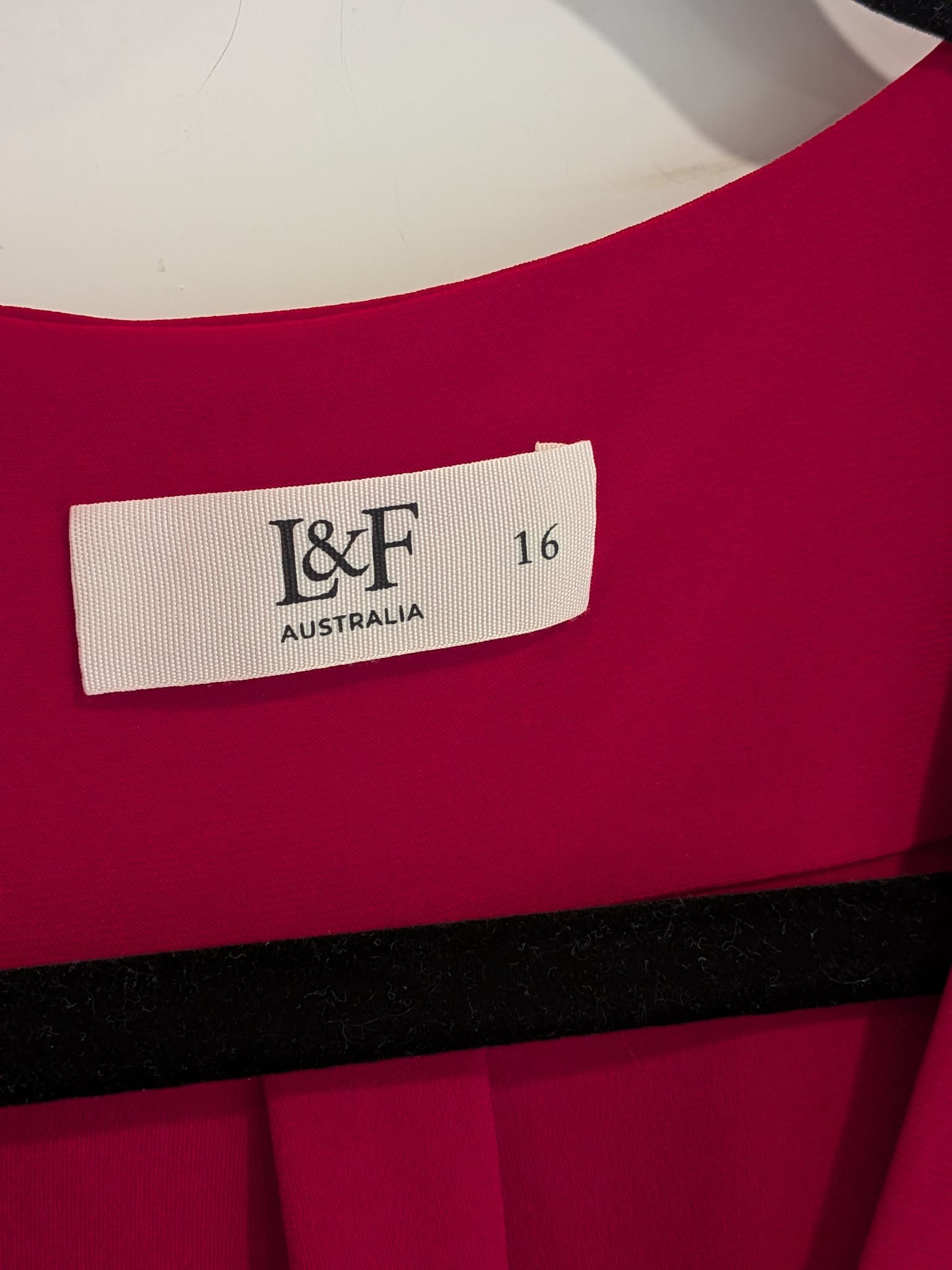 L&F V-Neck Short Sleeve Blouse Red Size 16 Polyester Elastane — photo 4 of 7