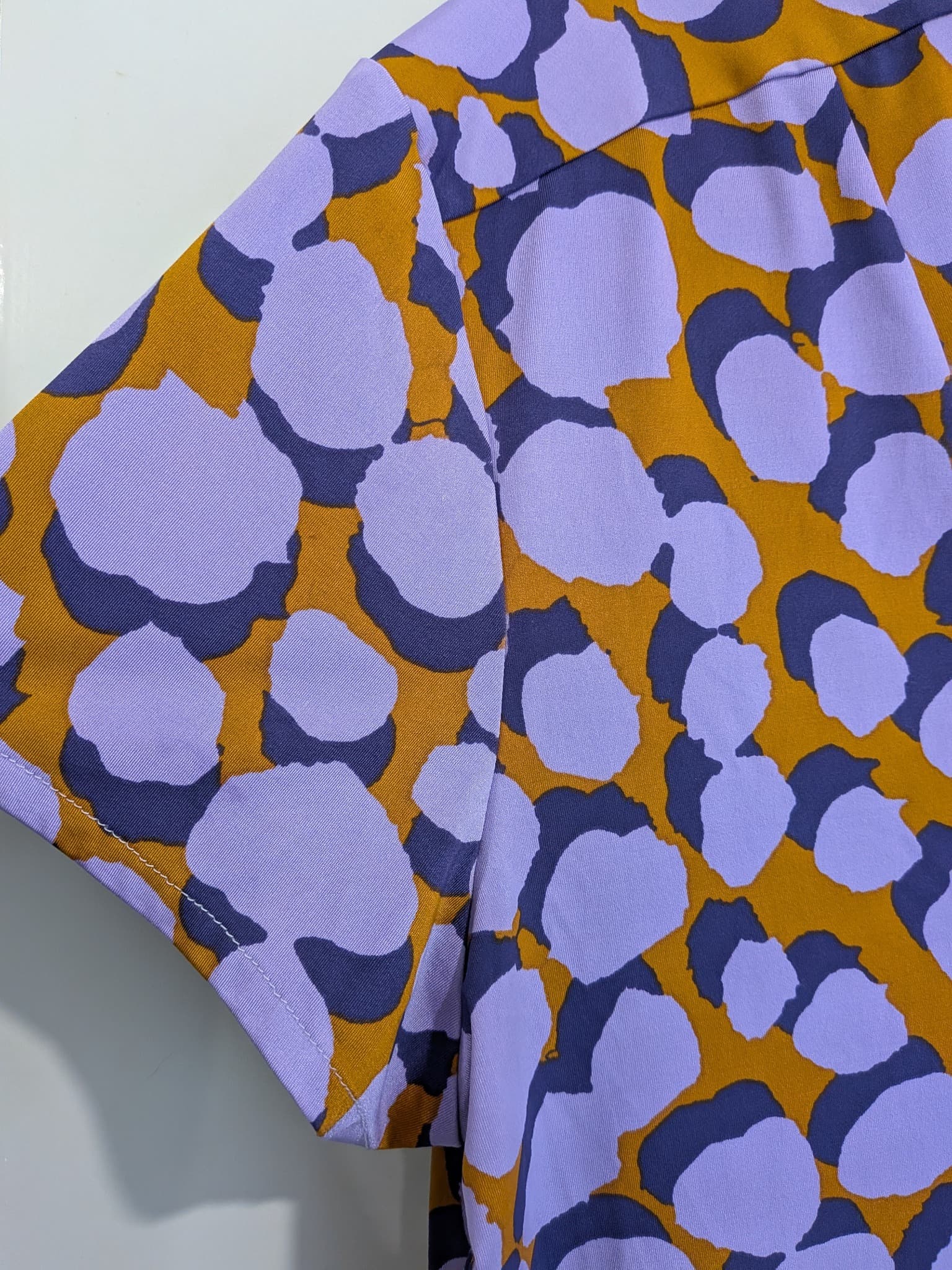 Leina & Fleur V-Neck Short Sleeve Blouse Size 14 Purple Mustard Animal Print — photo 4 of 6