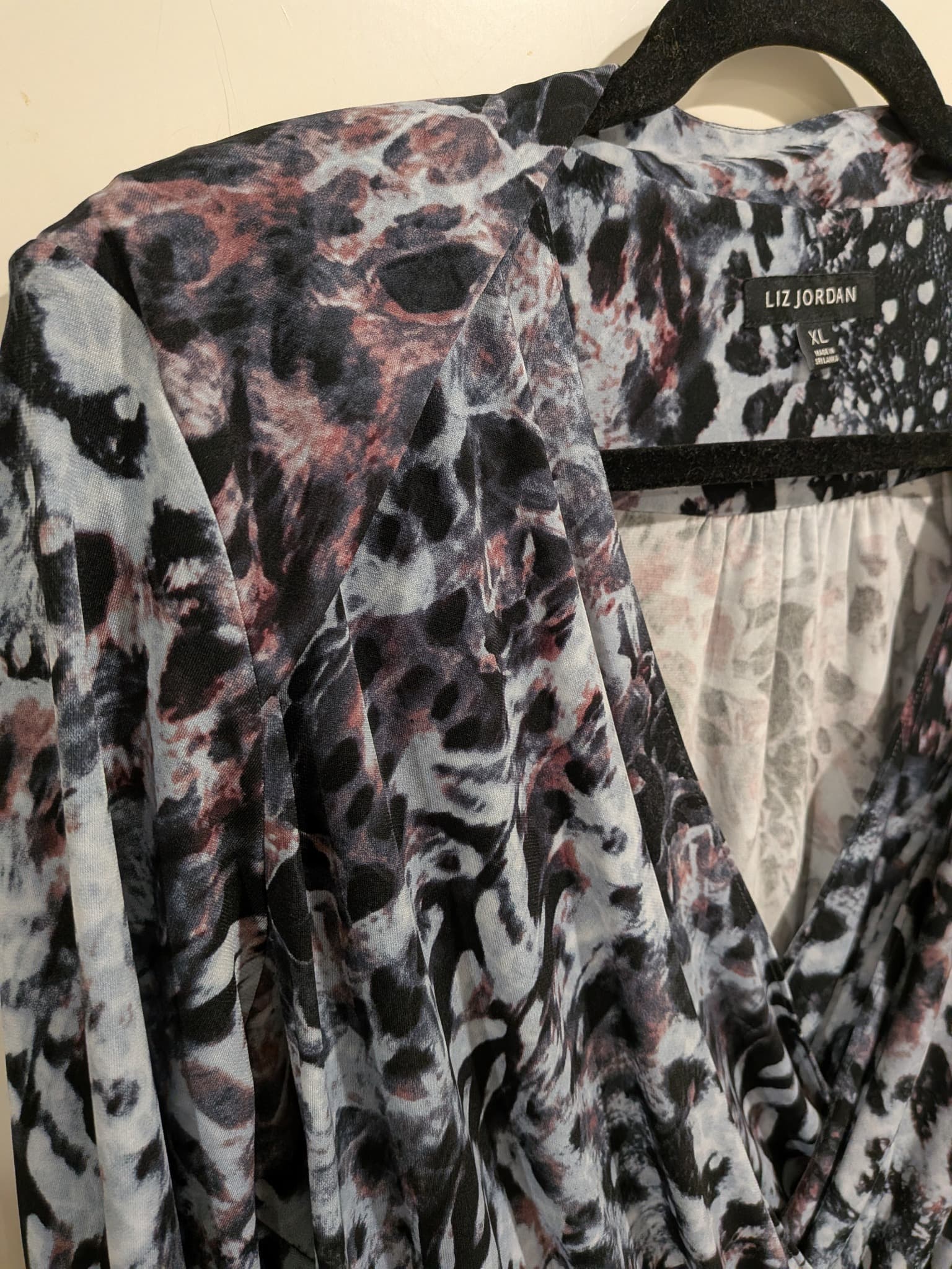 Liz Jordan Faux Wrap Top XL Grey Black Animal Print Stretch Blouse — photo 4 of 9
