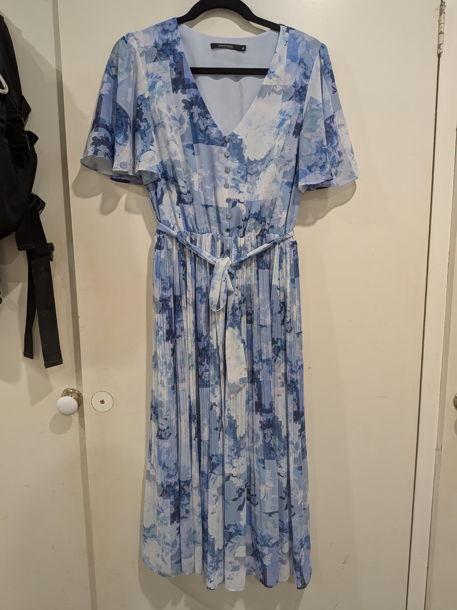 Portmans Blue Floral Pleated Midi Dress Size 8 — photo 3 of 13
