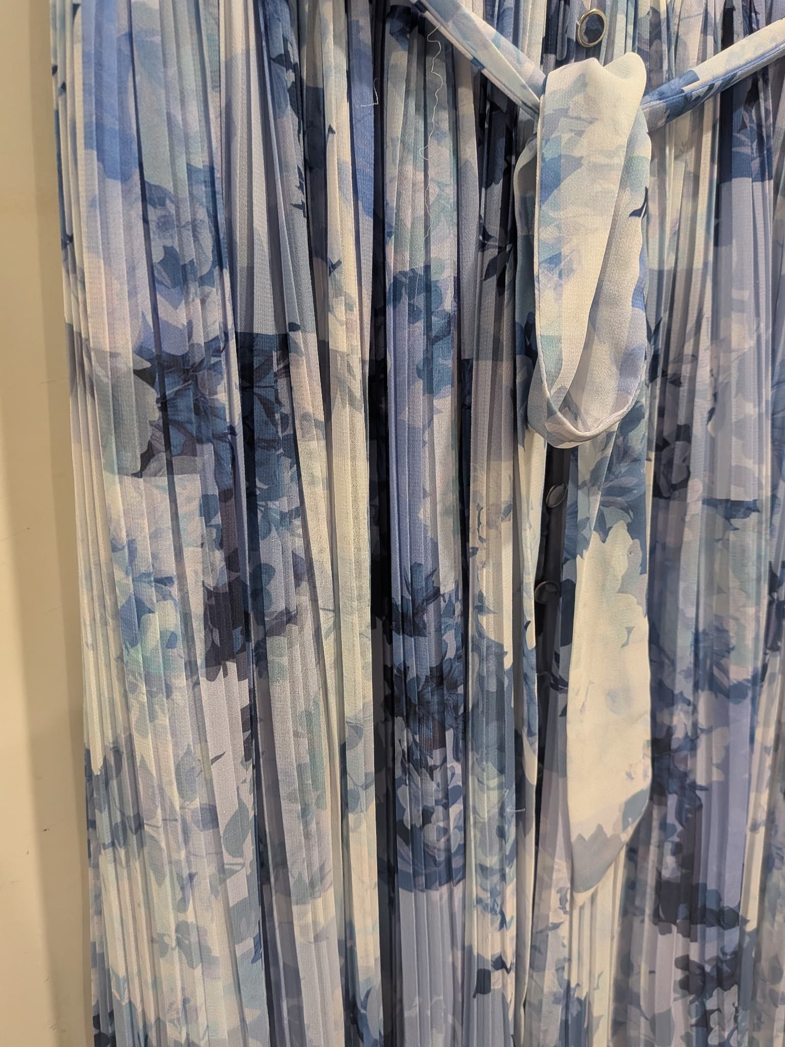 Portmans Blue Floral Pleated Midi Dress Size 8 — photo 5 of 13