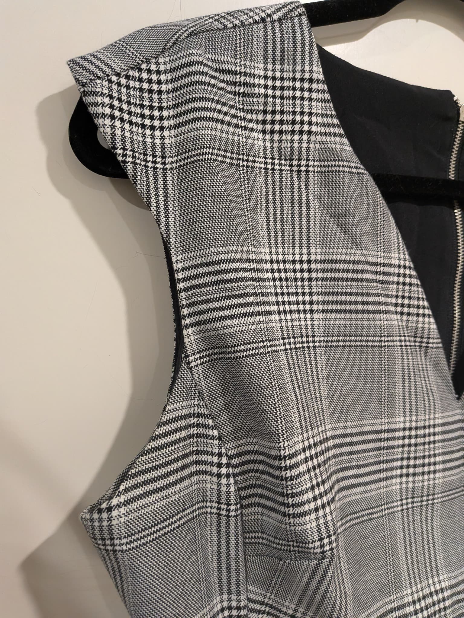 Portmans Dress Size 14 Grey Plaid Check Sleeveless Ruffle Hem — photo 4 of 9