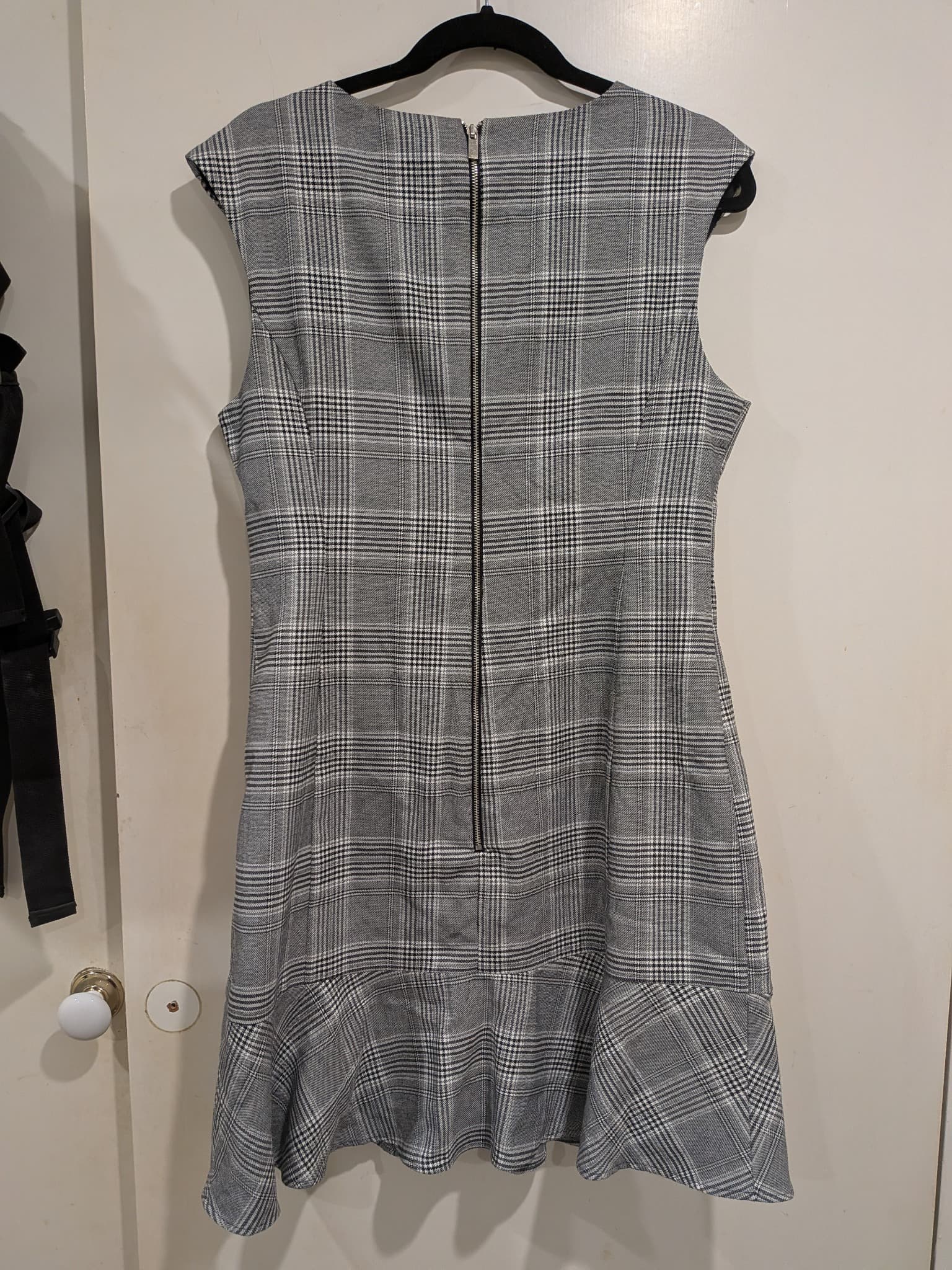 Portmans Dress Size 14 Grey Plaid Check Sleeveless Ruffle Hem — photo 9 of 9