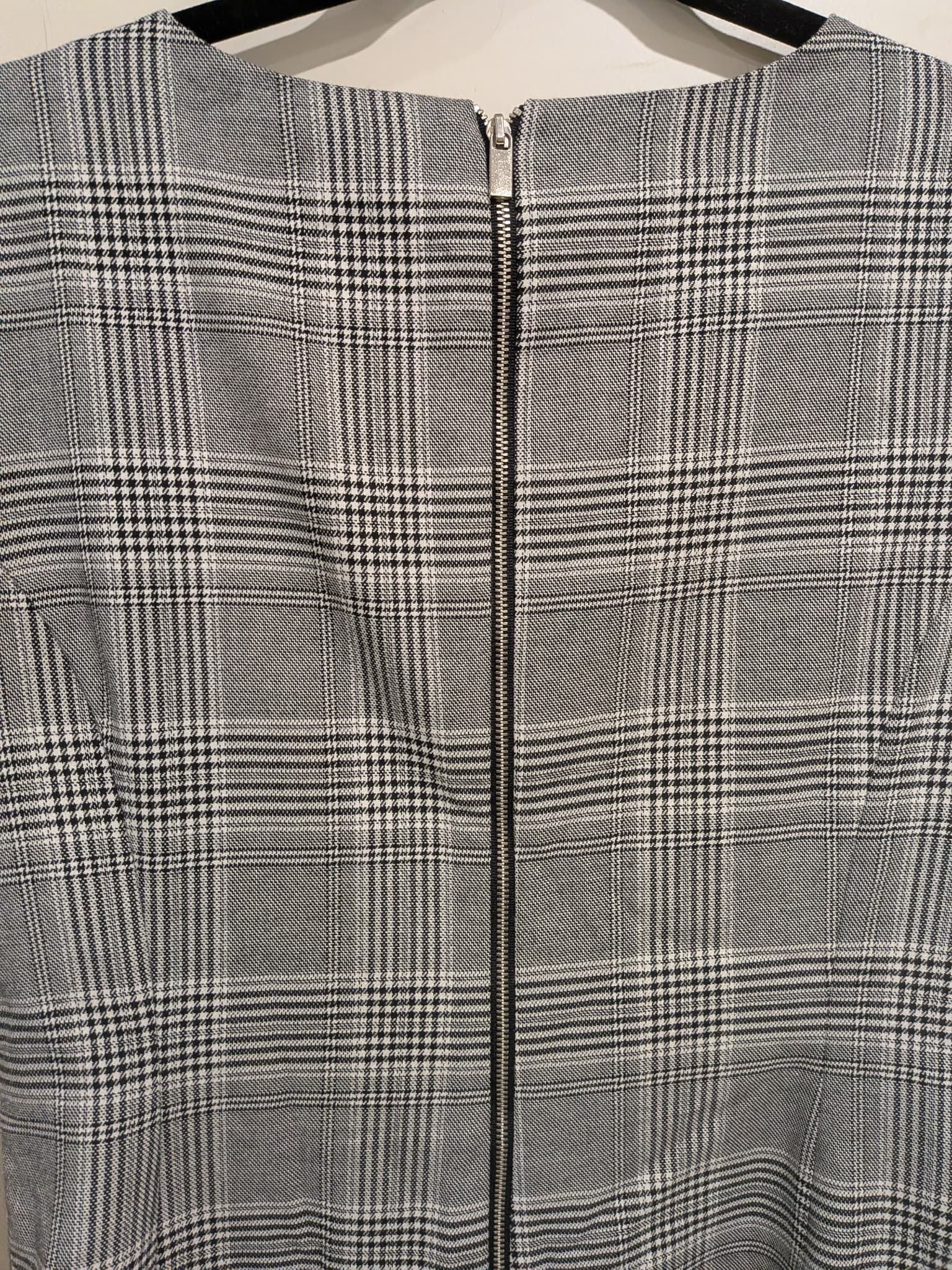 Portmans Dress Size 14 Grey Plaid Check Sleeveless Ruffle Hem — photo 8 of 9