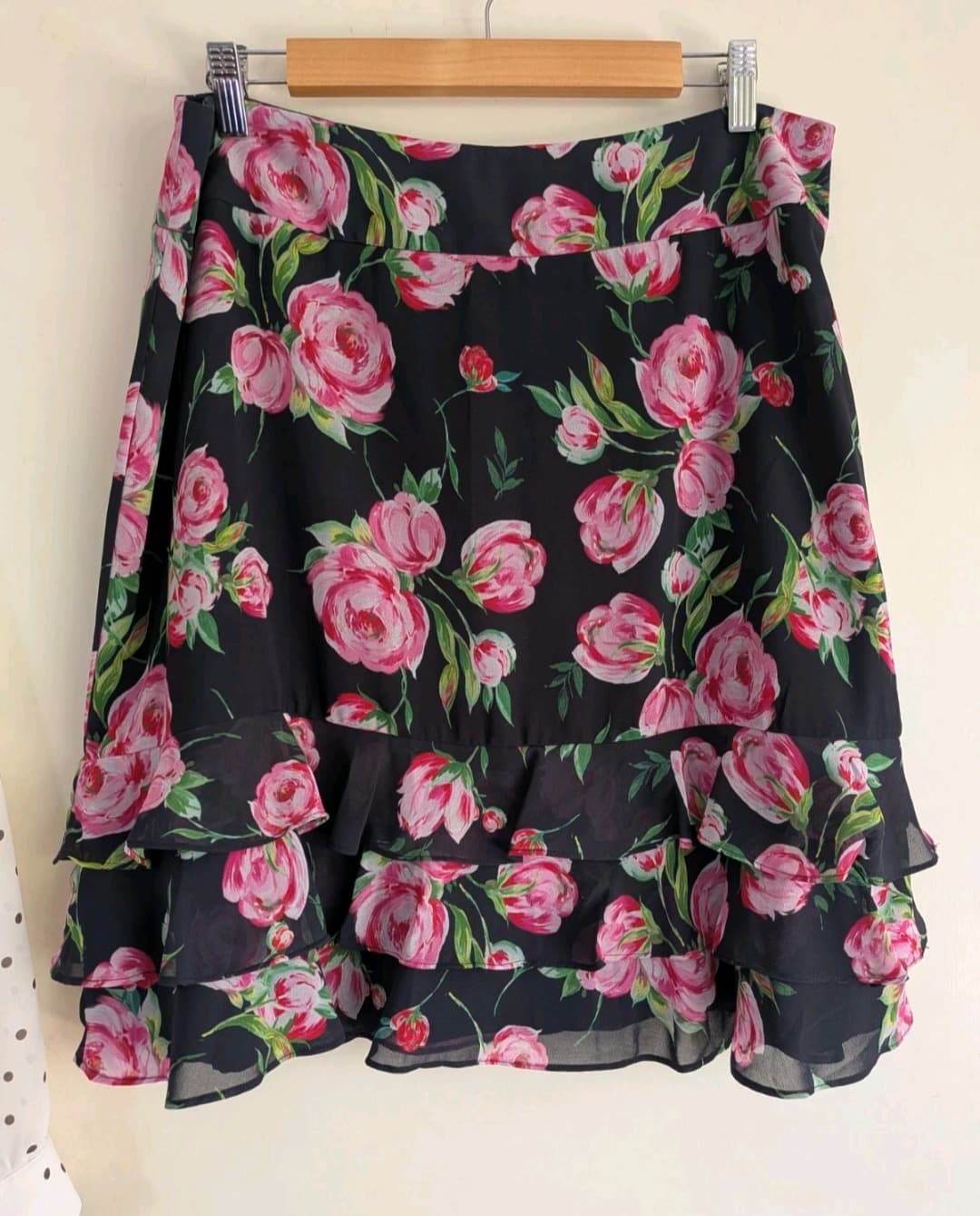 Review Floral Ruffled Mini Skirt Size 16 Black Polyester — photo 3 of 9