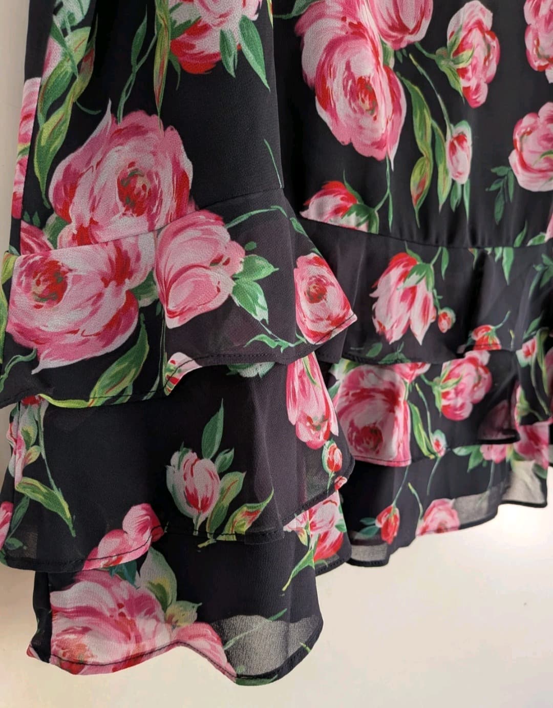 Review Floral Ruffled Mini Skirt Size 16 Black Polyester — photo 4 of 9