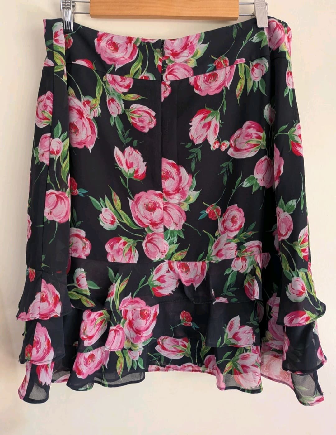 Review Floral Ruffled Mini Skirt Size 16 Black Polyester — photo 7 of 9