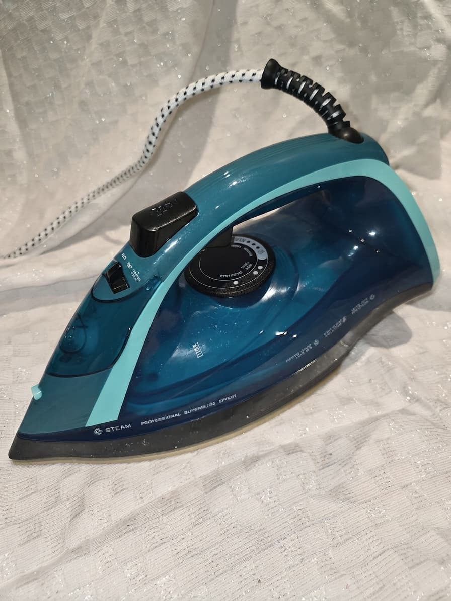 Anko Steam Iron - Model KB-932E3 — photo 1 of 3