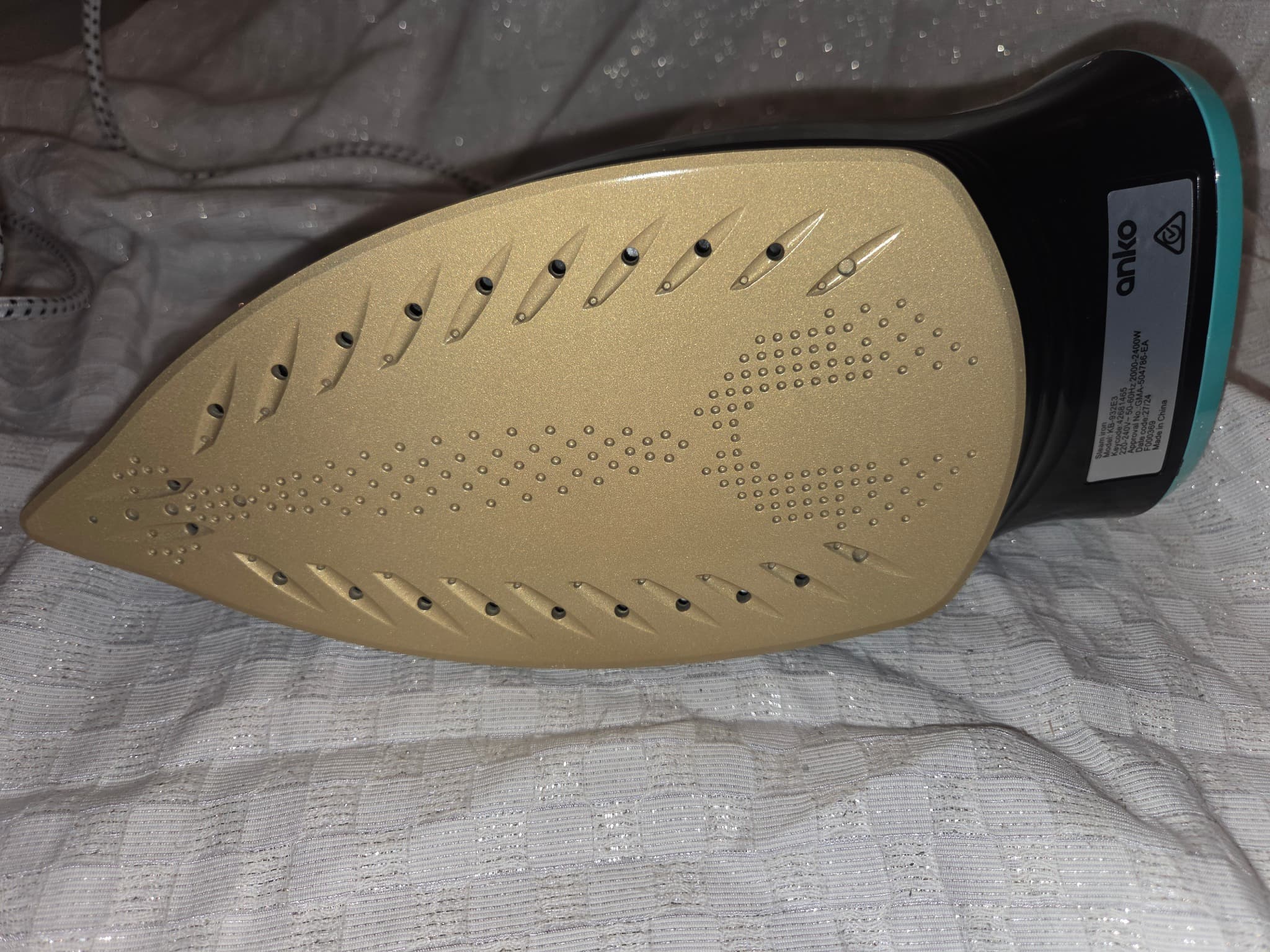 Anko Steam Iron - Model KB-932E3 — photo 2 of 3