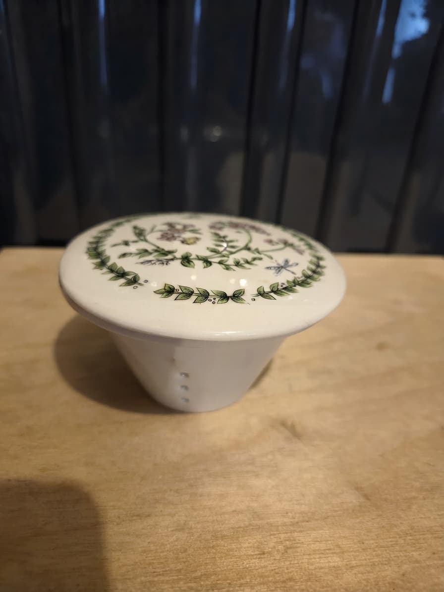 Botanic Garden Ceramic Tea Infuser Strainer with Lid — photo 1 of 3