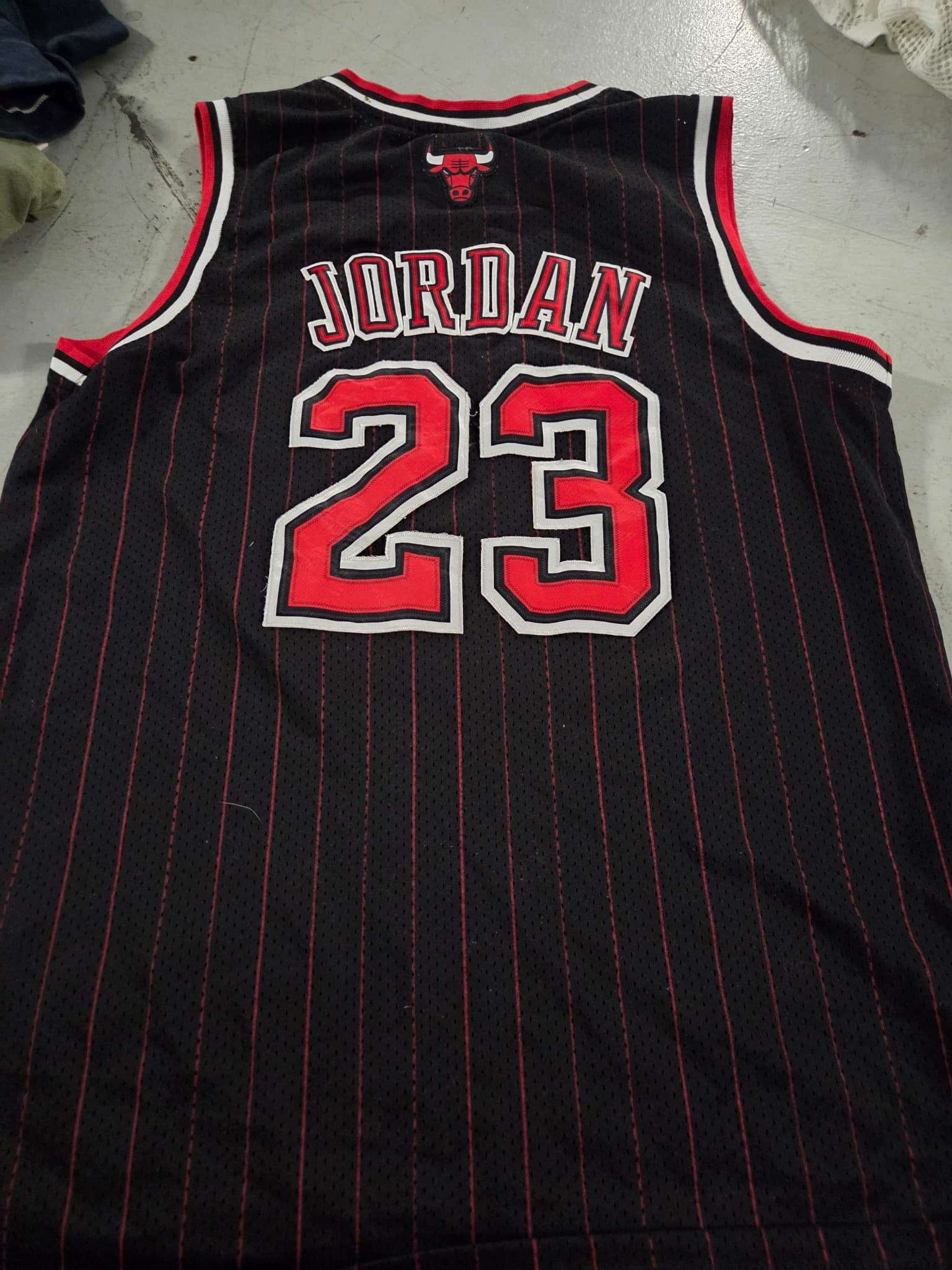 Chicago Bulls Michael Jordan #23 Pinstripe Swingman Jersey - XL — photo 3 of 3