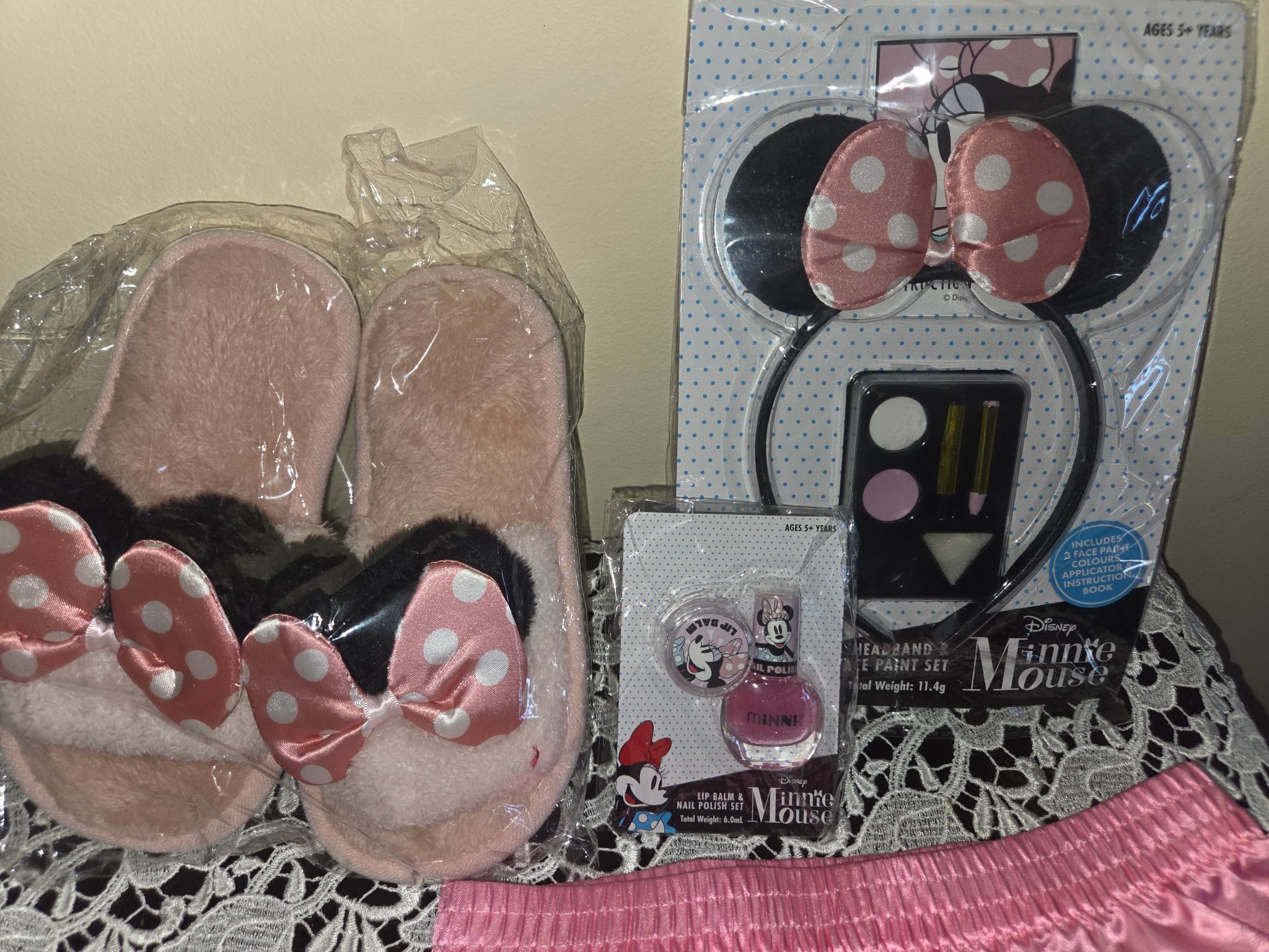 Disney Minnie Mouse Girls Sleepwear and Beauty Accessory Bundle — photo 2 of 4