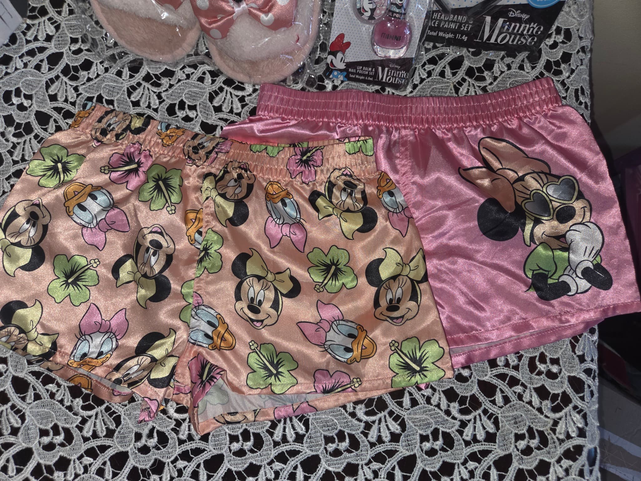 Disney Minnie Mouse Girls Sleepwear and Beauty Accessory Bundle — photo 3 of 4