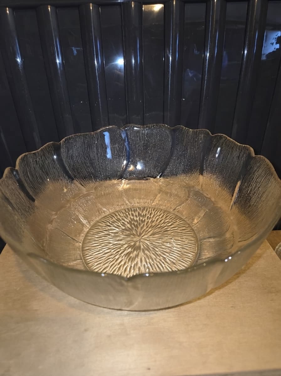 France Petal Clear Glass Serving Bowl — photo 1 of 2