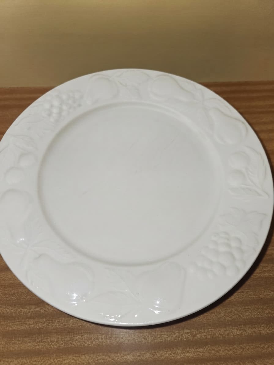 Fruit Embossed White Dinner Plate - Set of 5 — photo 1 of 4