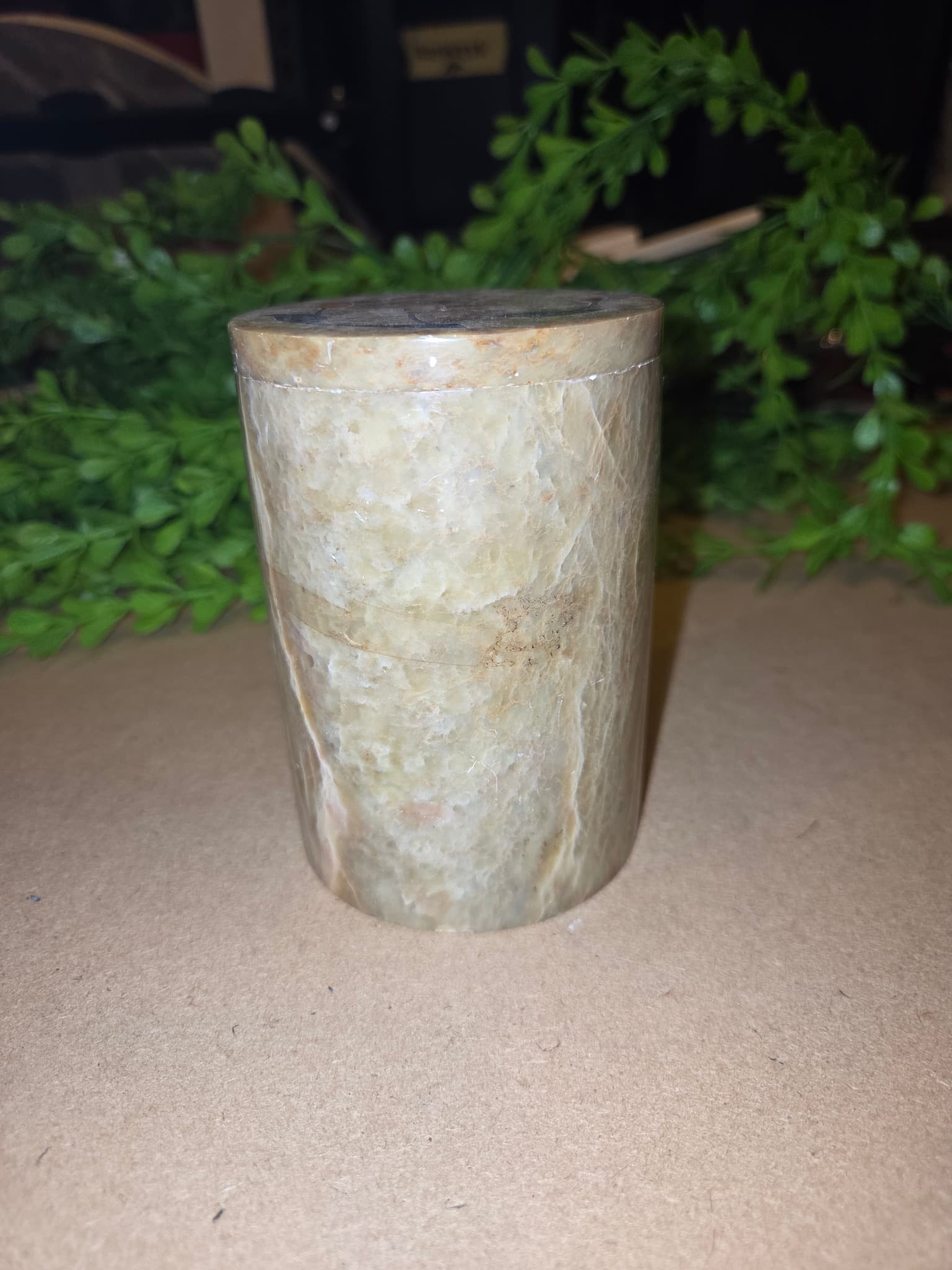 Hand-Carved Onyx Stone Trinket Box with Floral Inlay — photo 2 of 4