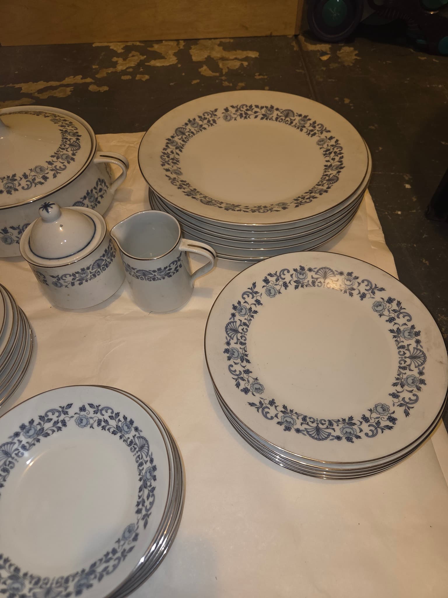 Noritake Royal Blue Dinnerware Set - Elegant Floral Porcelain — photo 4 of 6
