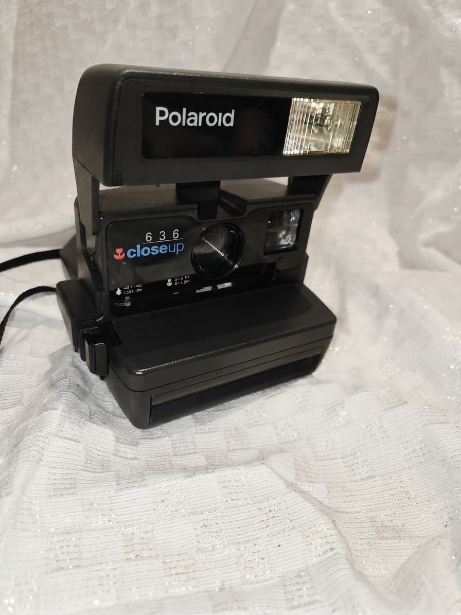 Polaroid 636 Closeup Instant Film Camera - Black — photo 1 of 4
