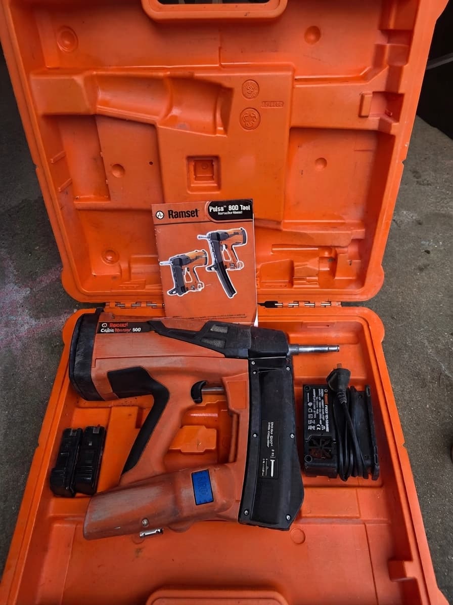 Ramset CableMaster 800 Gas Nailer with Case and Accessories — photo 1 of 3