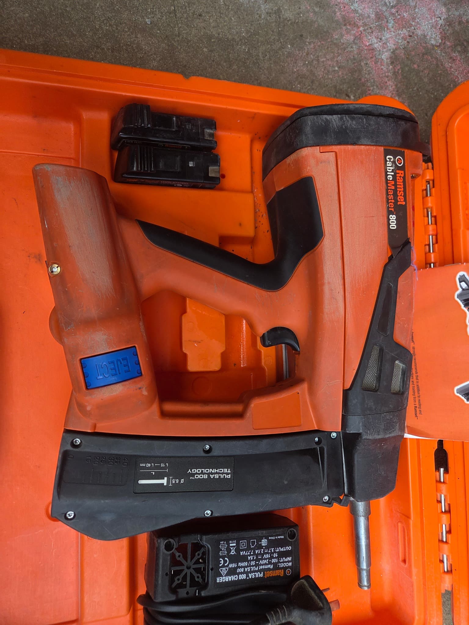 Ramset CableMaster 800 Gas Nailer with Case and Accessories — photo 2 of 3