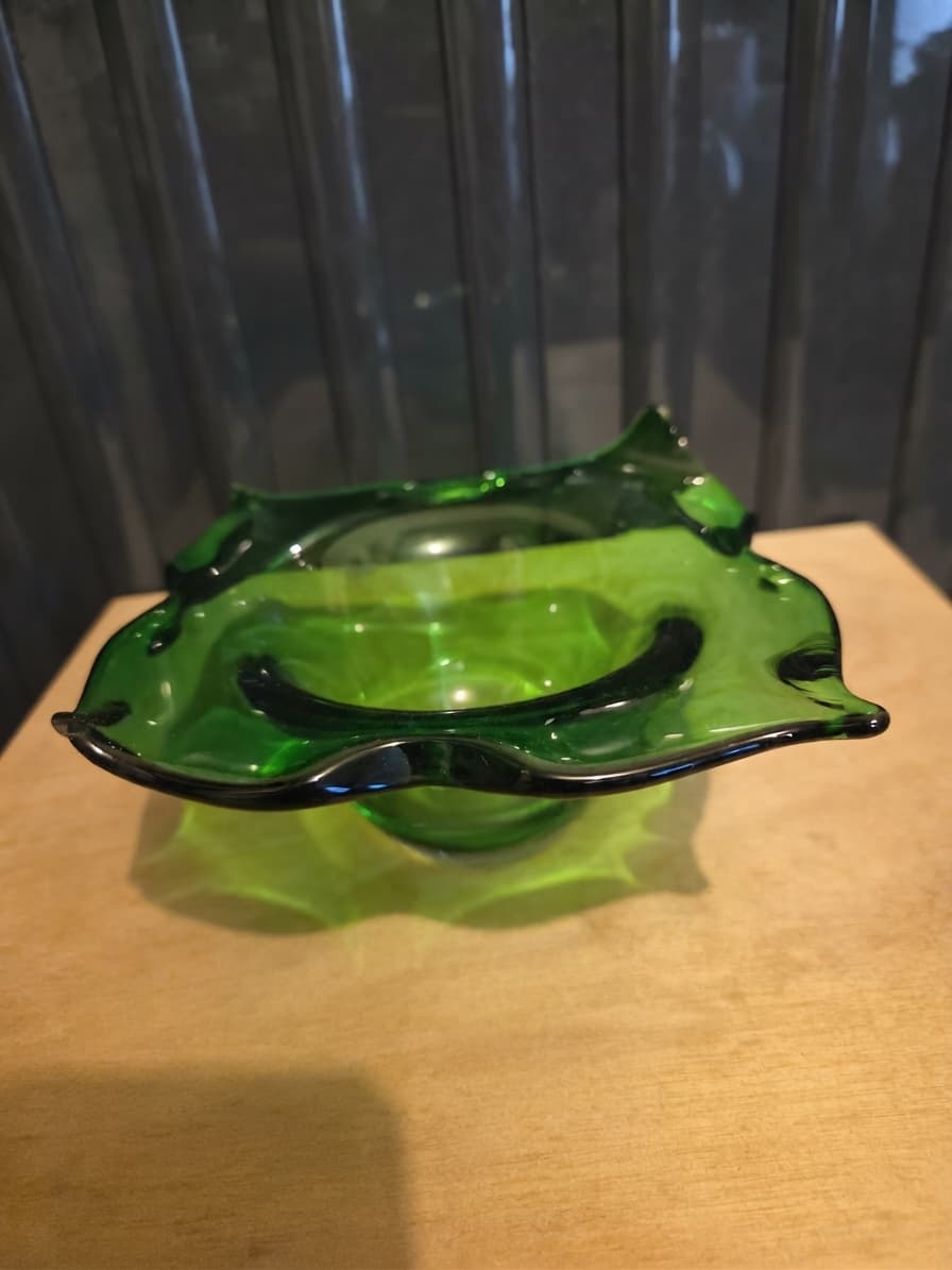 Vintage Epic Line Green Leaf Dish — photo 1 of 3