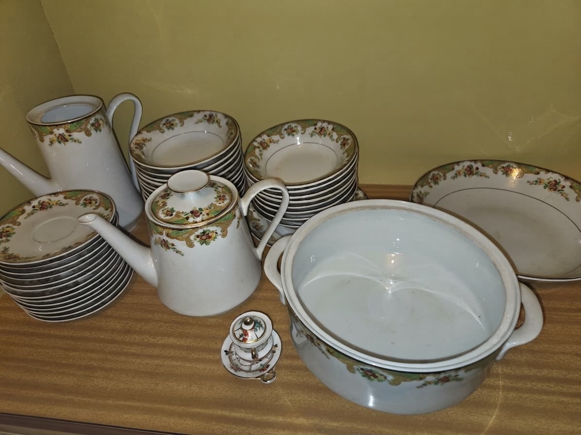 Vintage Porcelana Real Porcelain Dinnerware Set - Floral Gold Trim — photo 1 of 5