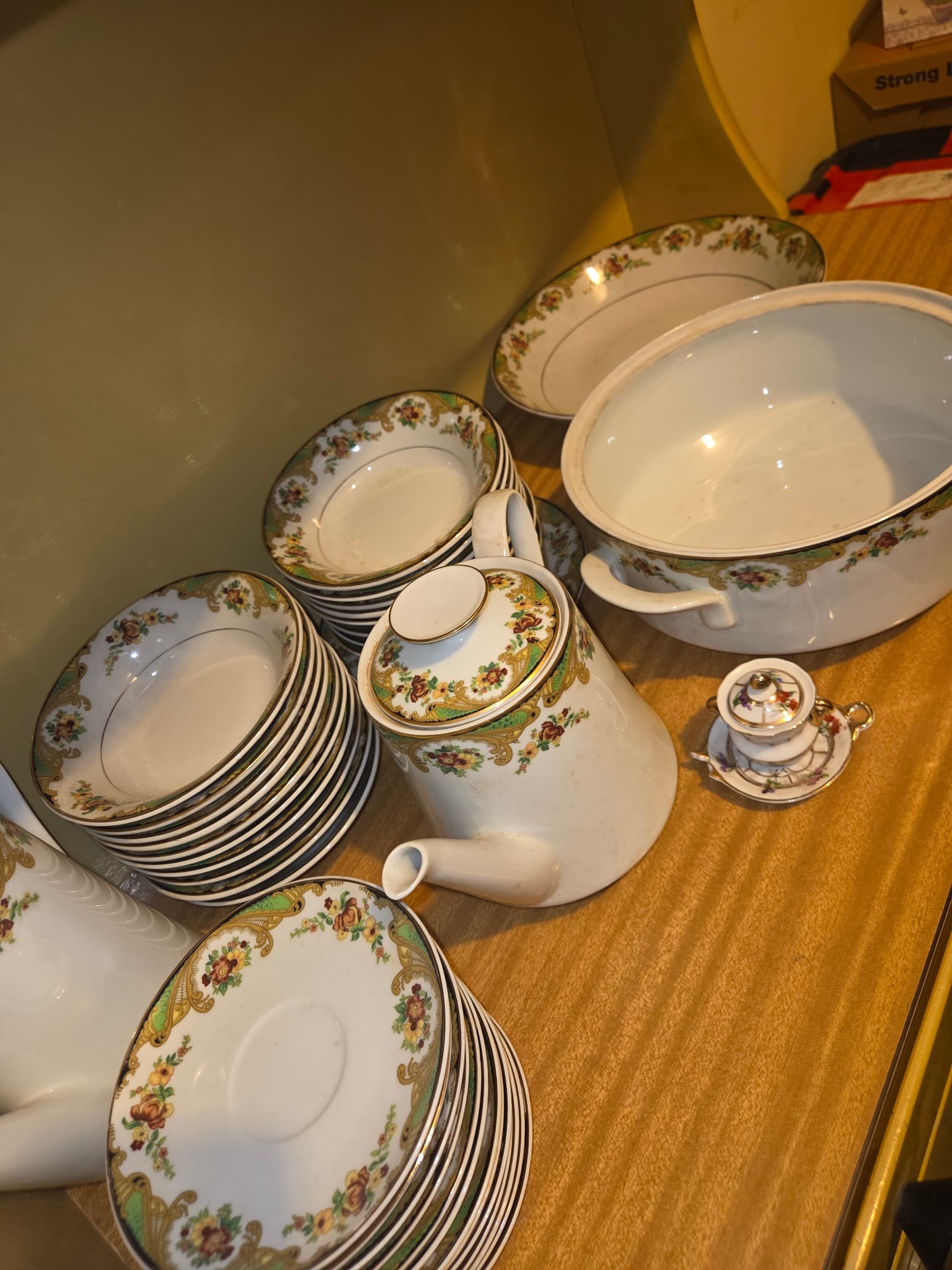 Vintage Porcelana Real Porcelain Dinnerware Set - Floral Gold Trim — photo 2 of 5