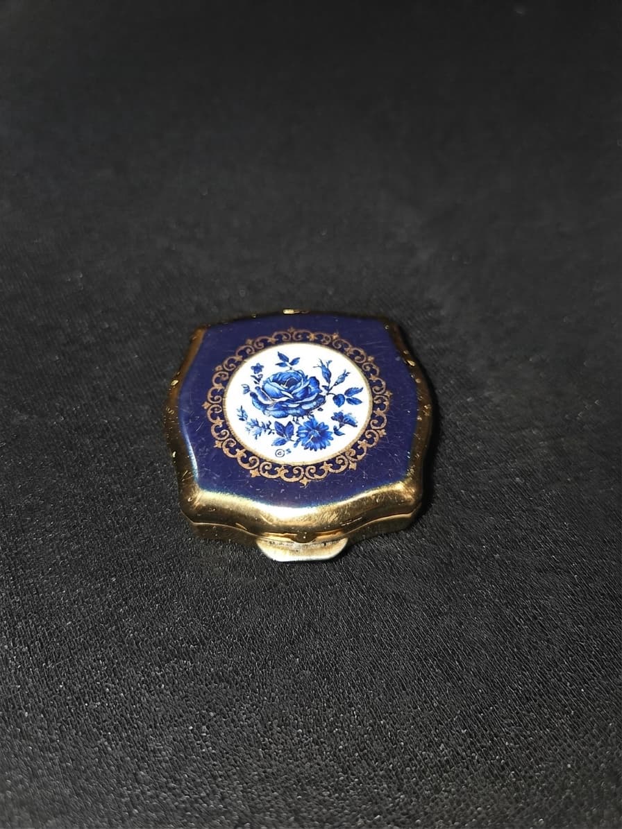 Vintage Stratton of Mayfair Blue Floral Enamel Powder Compact — photo 1 of 4