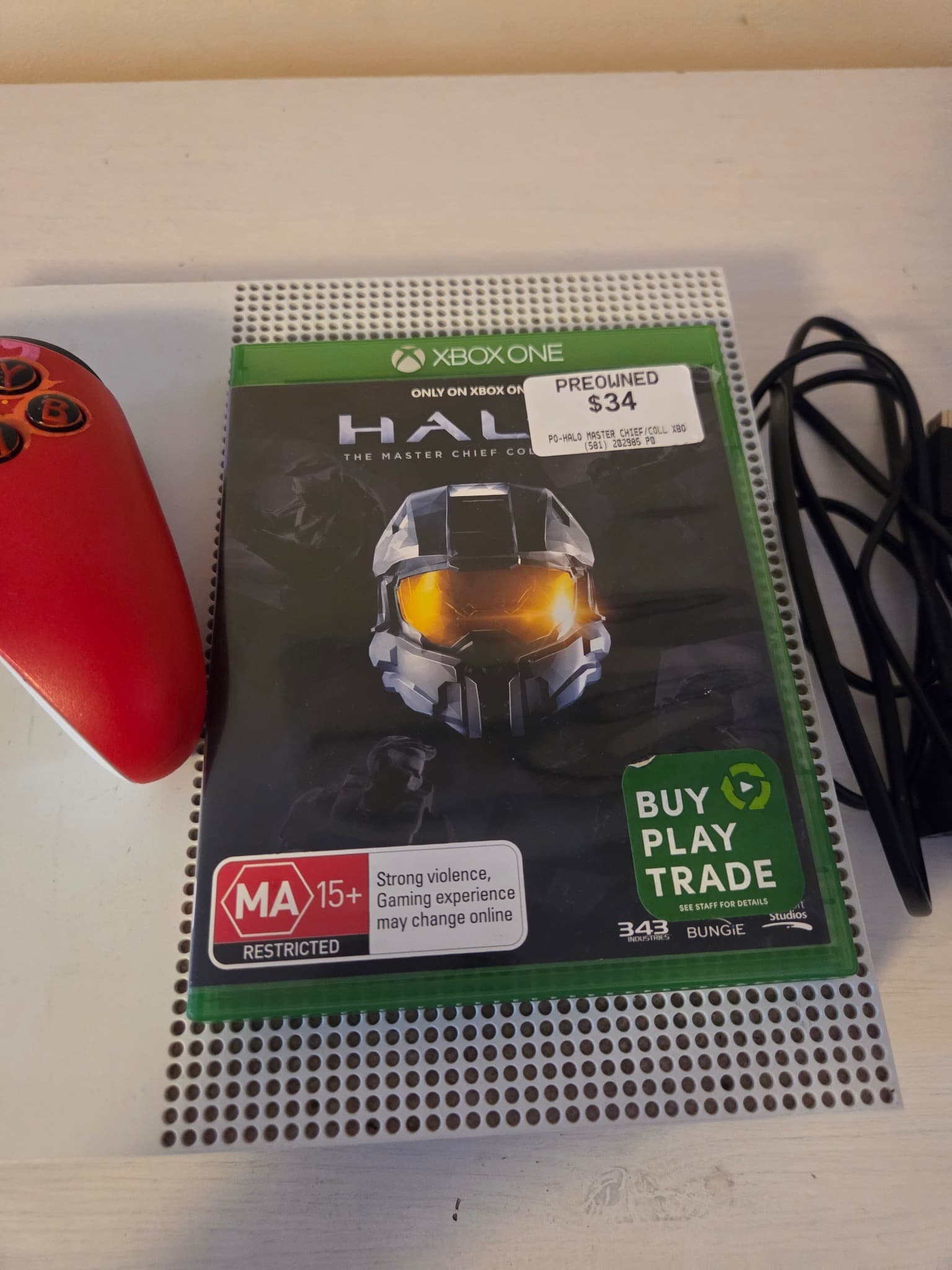 Xbox Xbox One S 500GB Console - Halo Collection & Custom Controller — photo 3 of 5