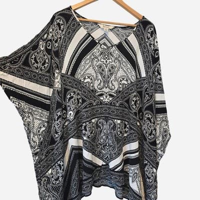 beme black and white oversized top โ photo 3 of 5