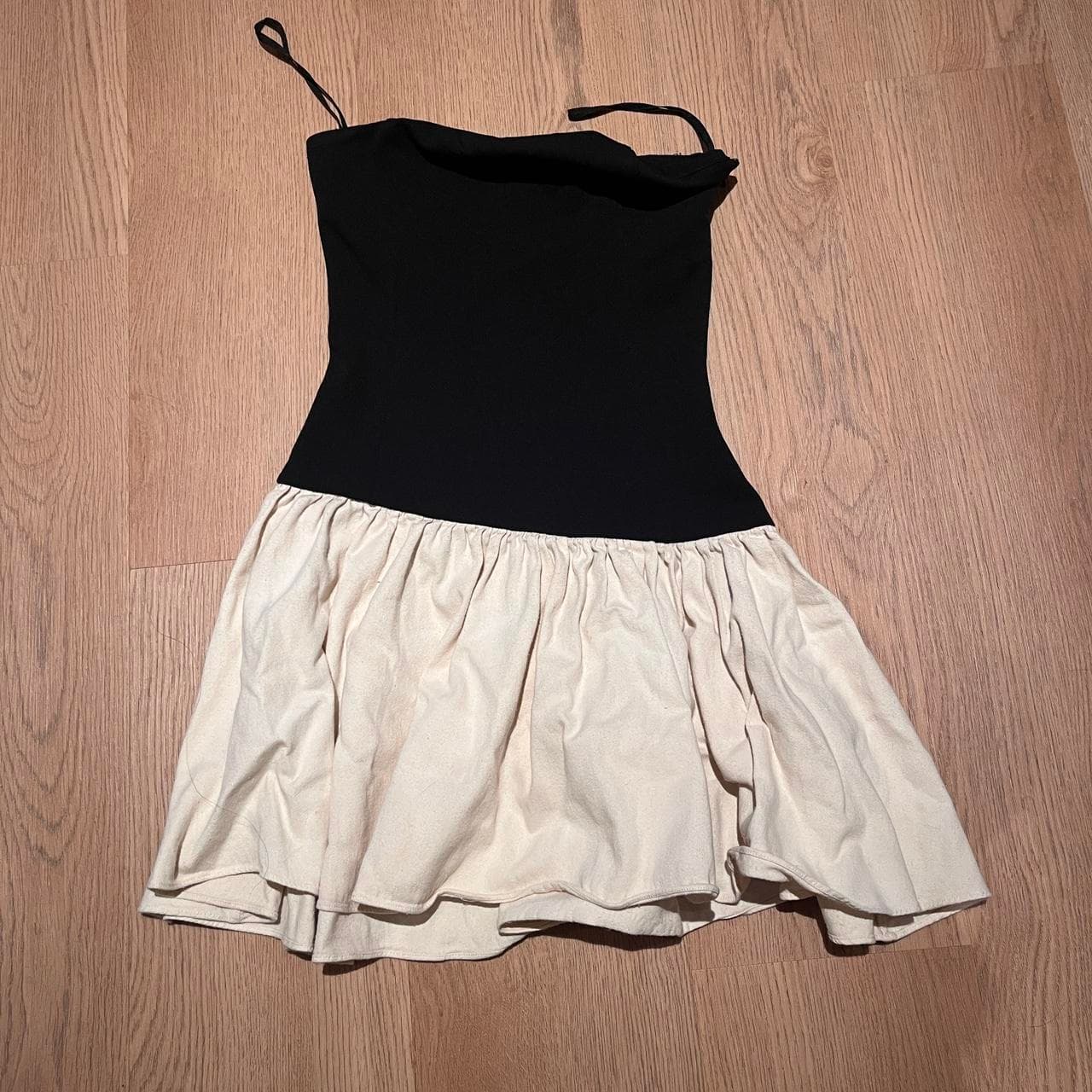 ARCINA Drop Waist Mini Dress Black And Cream — photo 2 of 3