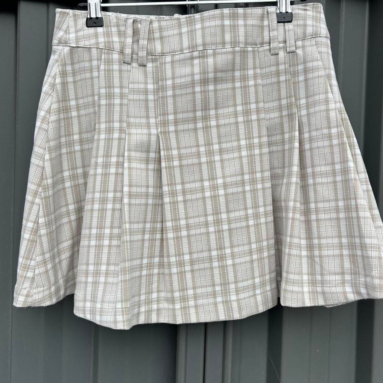 Glassons Plaid Pleated Mini Skirt Beige and White Size 10 — photo 2 of 5