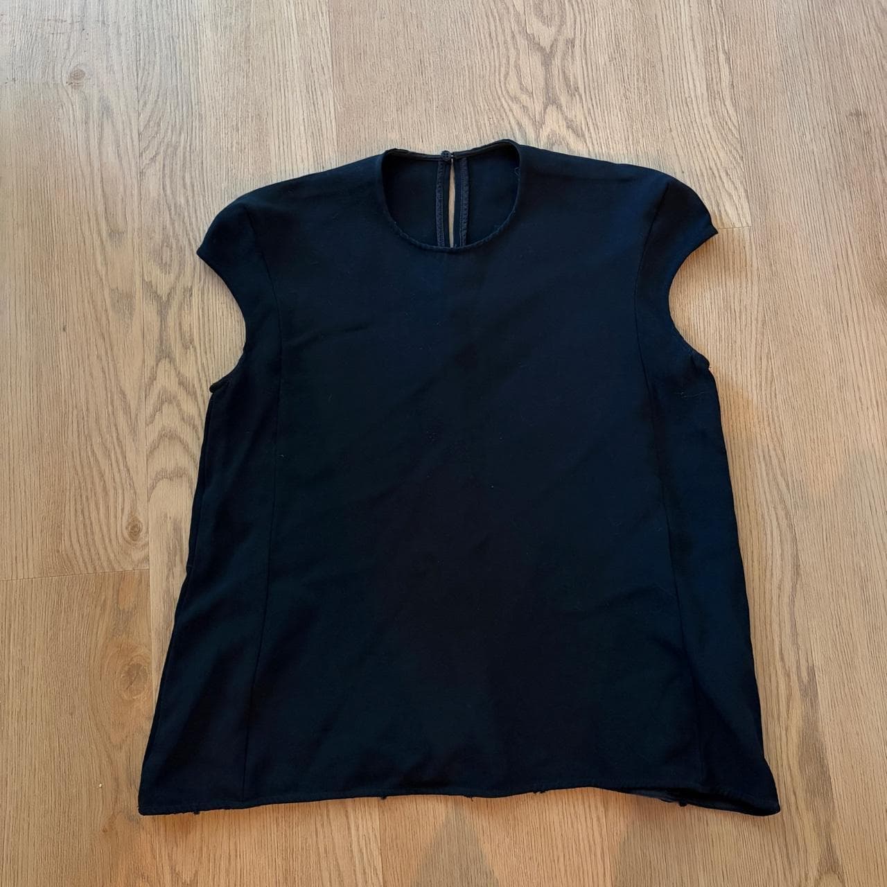 Scanlan Theodore Cap Sleeve Blouse Black Size 8 — photo 1 of 4