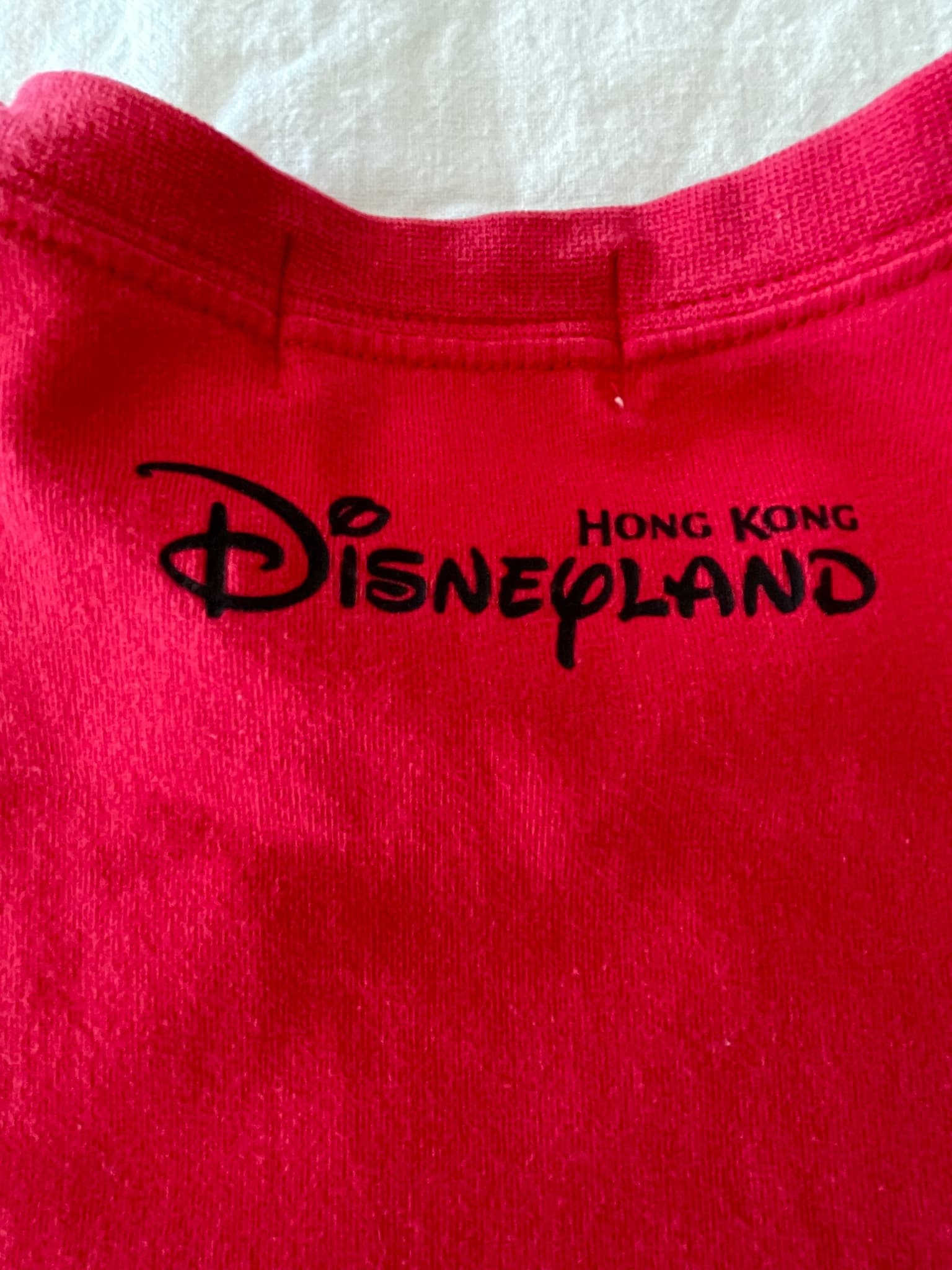 Disney Mickey Mouse Red Graphic T-Shirt Hong Kong Disneyland Size M — photo 4 of 7