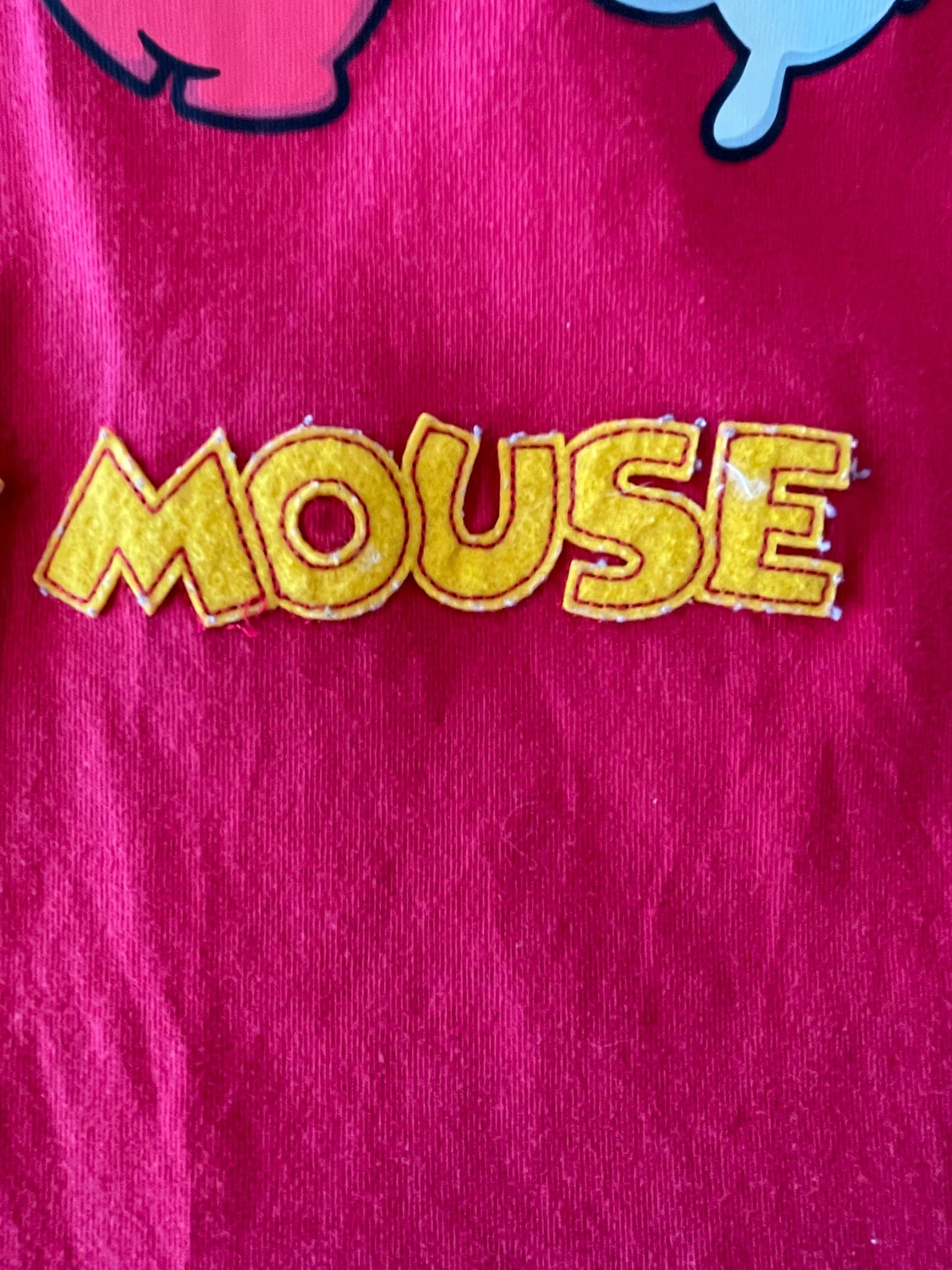 Disney Mickey Mouse Red Graphic T-Shirt Hong Kong Disneyland Size M — photo 6 of 7
