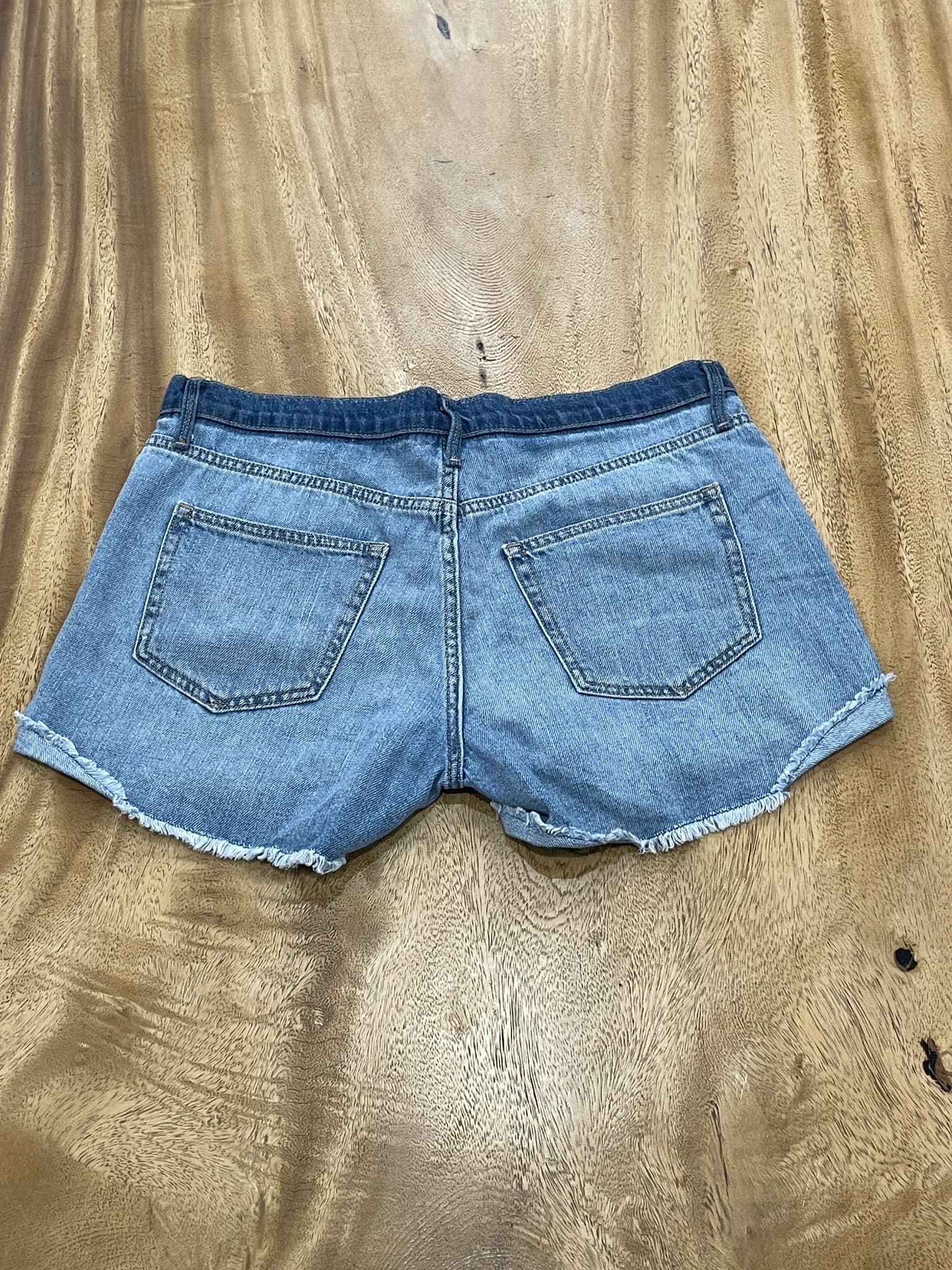 Gap 1969 Original Best Girlfriend Denim Shorts Light Indigo Size 29 — photo 2 of 8