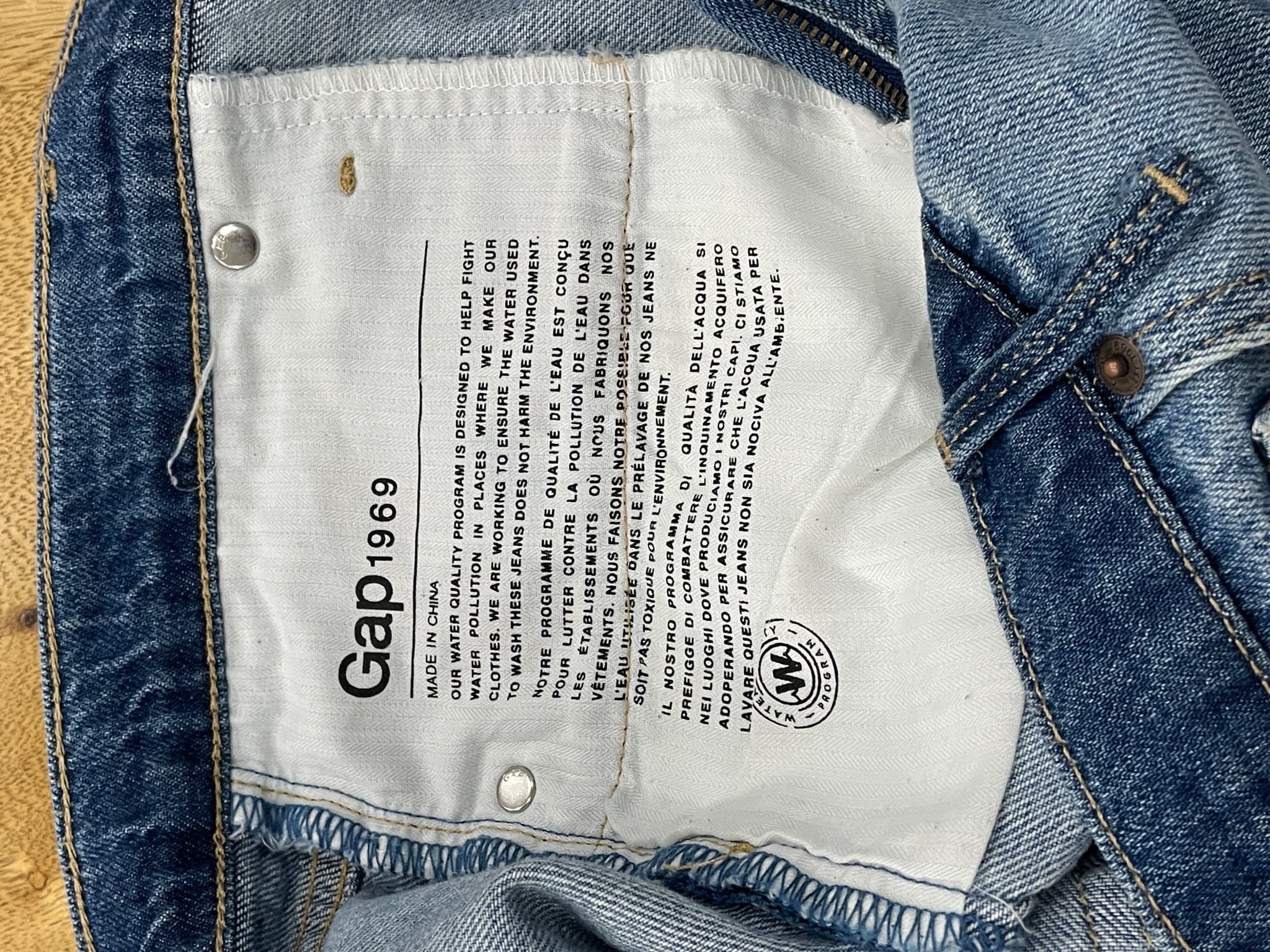 Gap 1969 Original Best Girlfriend Denim Shorts Light Indigo Size 29 — photo 5 of 8