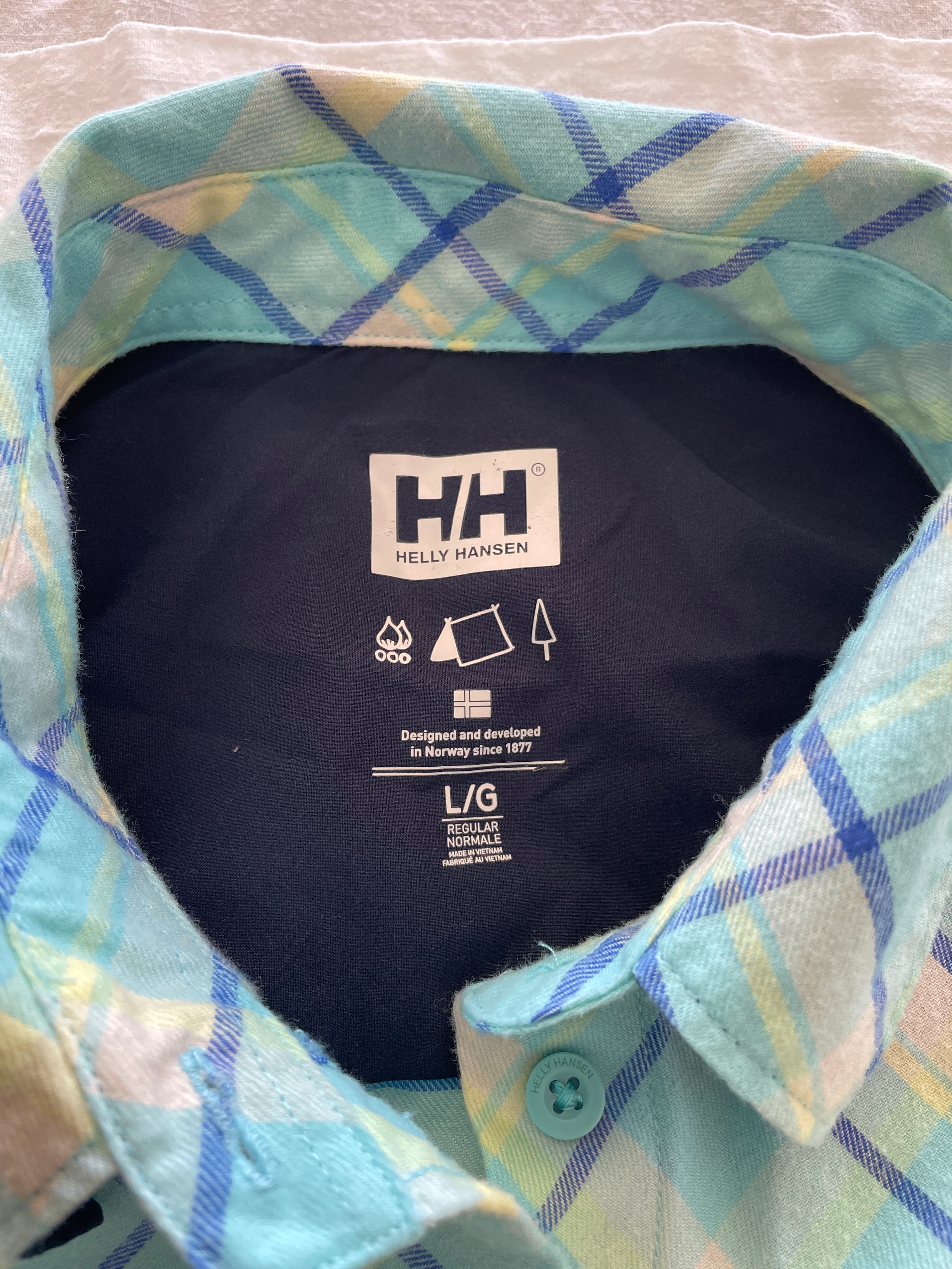Helly Hansen Women's Plaid Long Sleeve Button-Up Shirt — photo 2 of 7