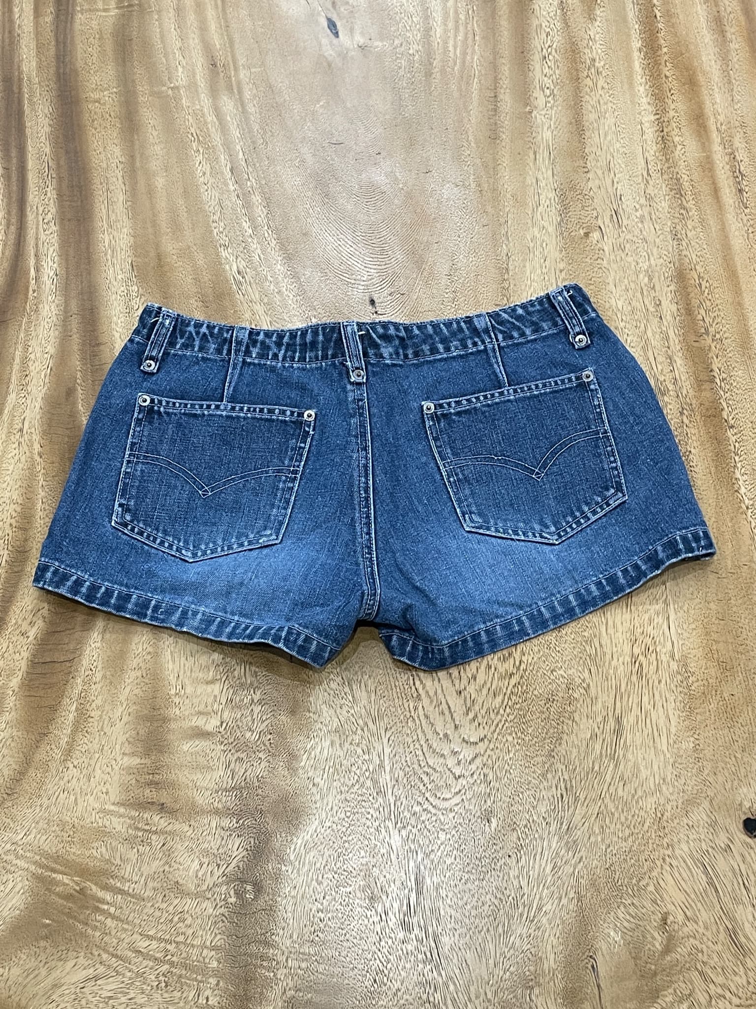 Levi Strauss & Co. Denim Shorts Women's Blue Mid-Rise Size M — photo 2 of 9