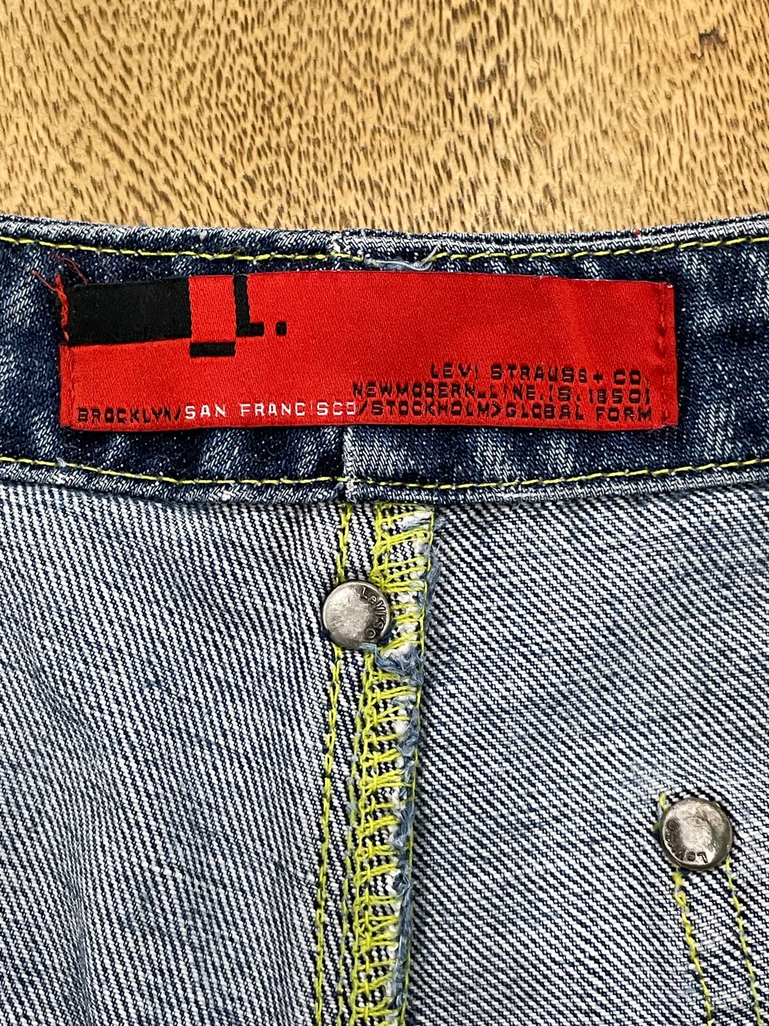 Levi Strauss & Co. Denim Shorts Women's Blue Mid-Rise Size M — photo 4 of 9