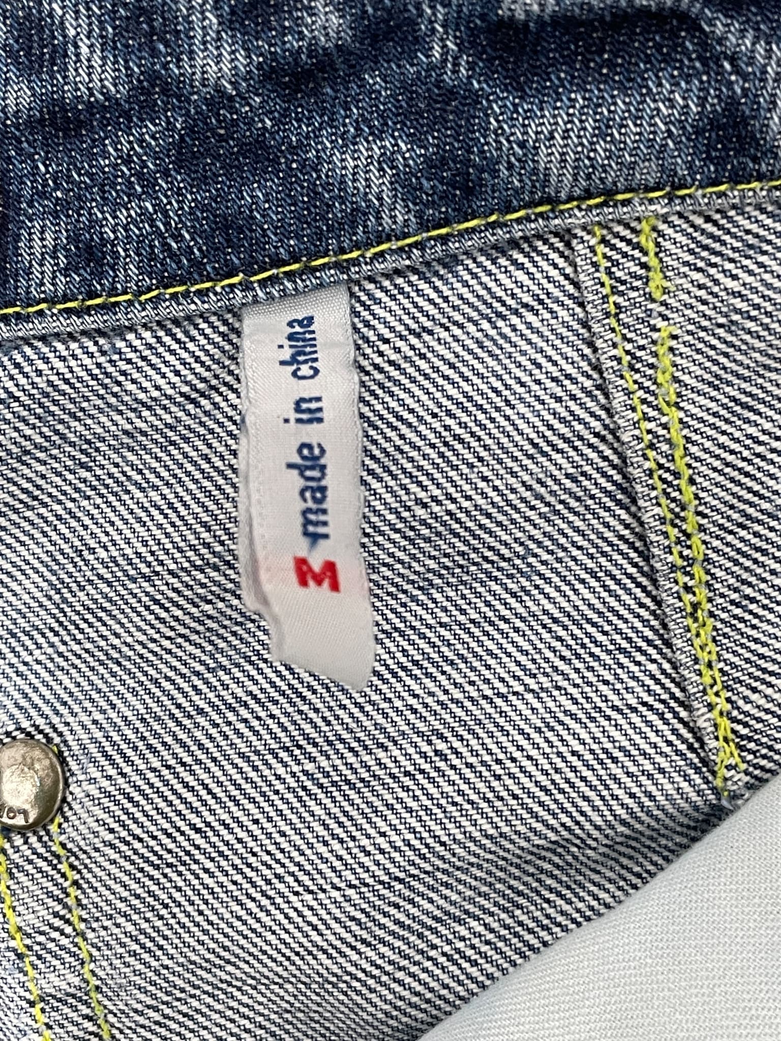 Levi Strauss & Co. Denim Shorts Women's Blue Mid-Rise Size M — photo 5 of 9