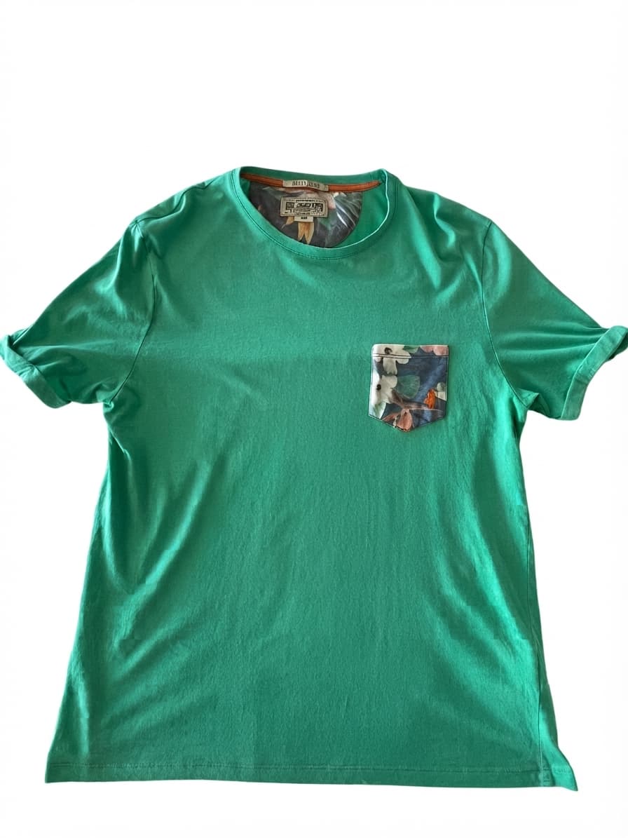 MCS Marlboro Classics Men's Green T-Shirt With Floral Pocket Size Large — photo 1 of 6